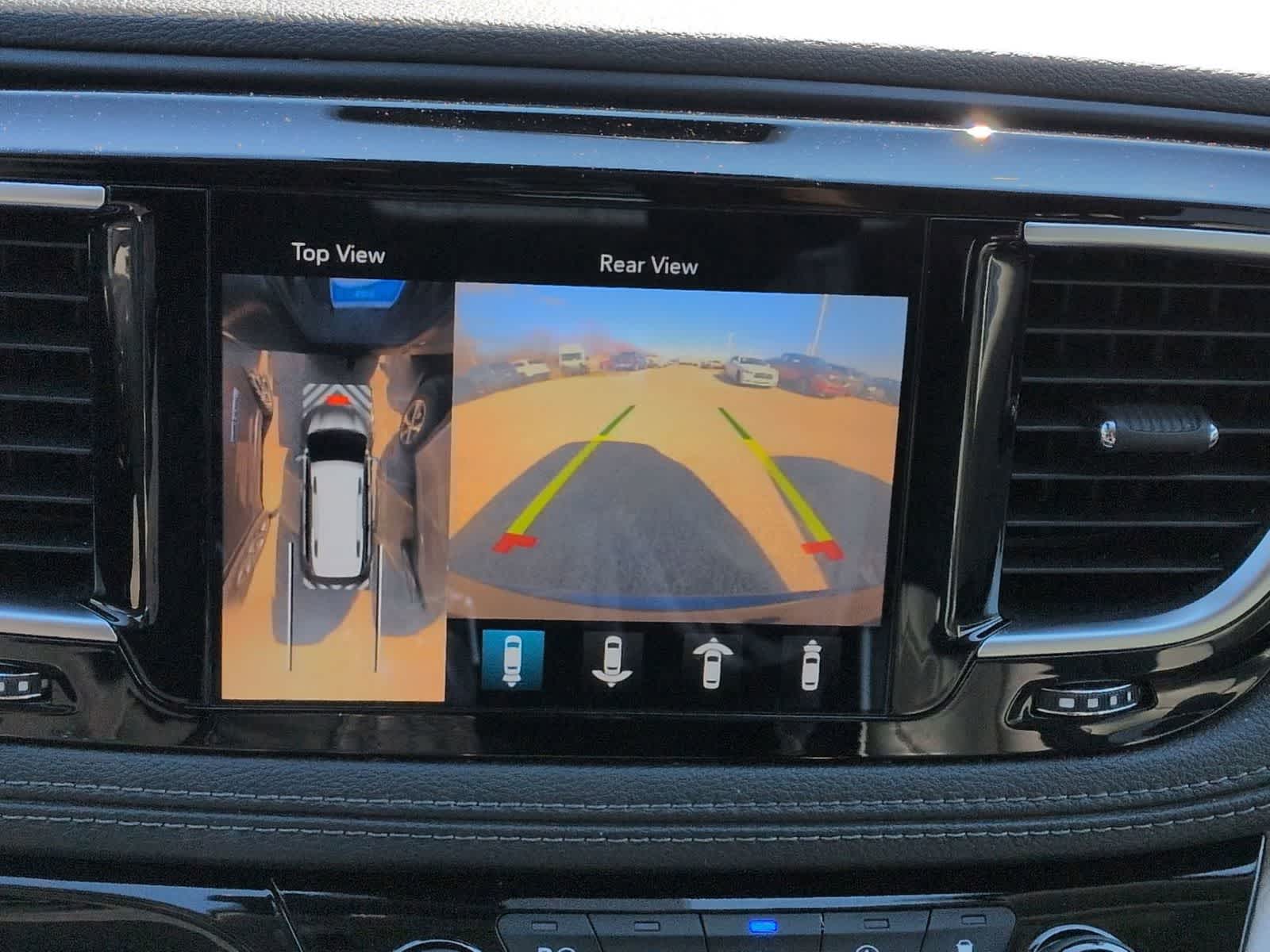 Thumbnail: 2020 Chrysler Pacifica - 32