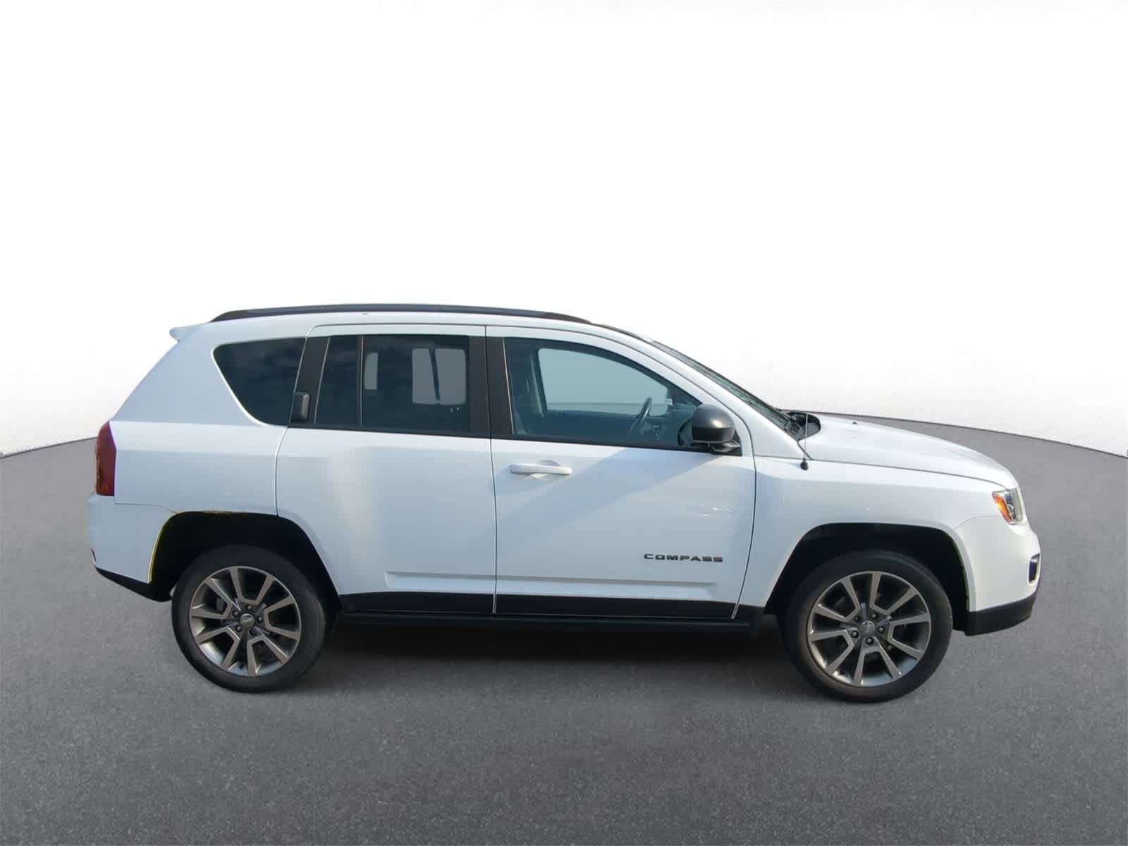 Thumbnail: 2016 Jeep Compass - 9