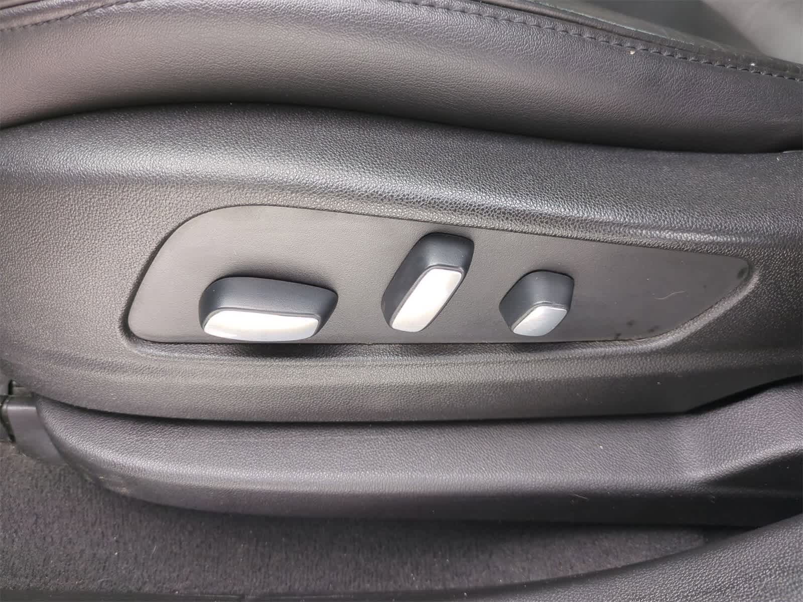 Thumbnail: 2019 Cadillac XT5 - 17