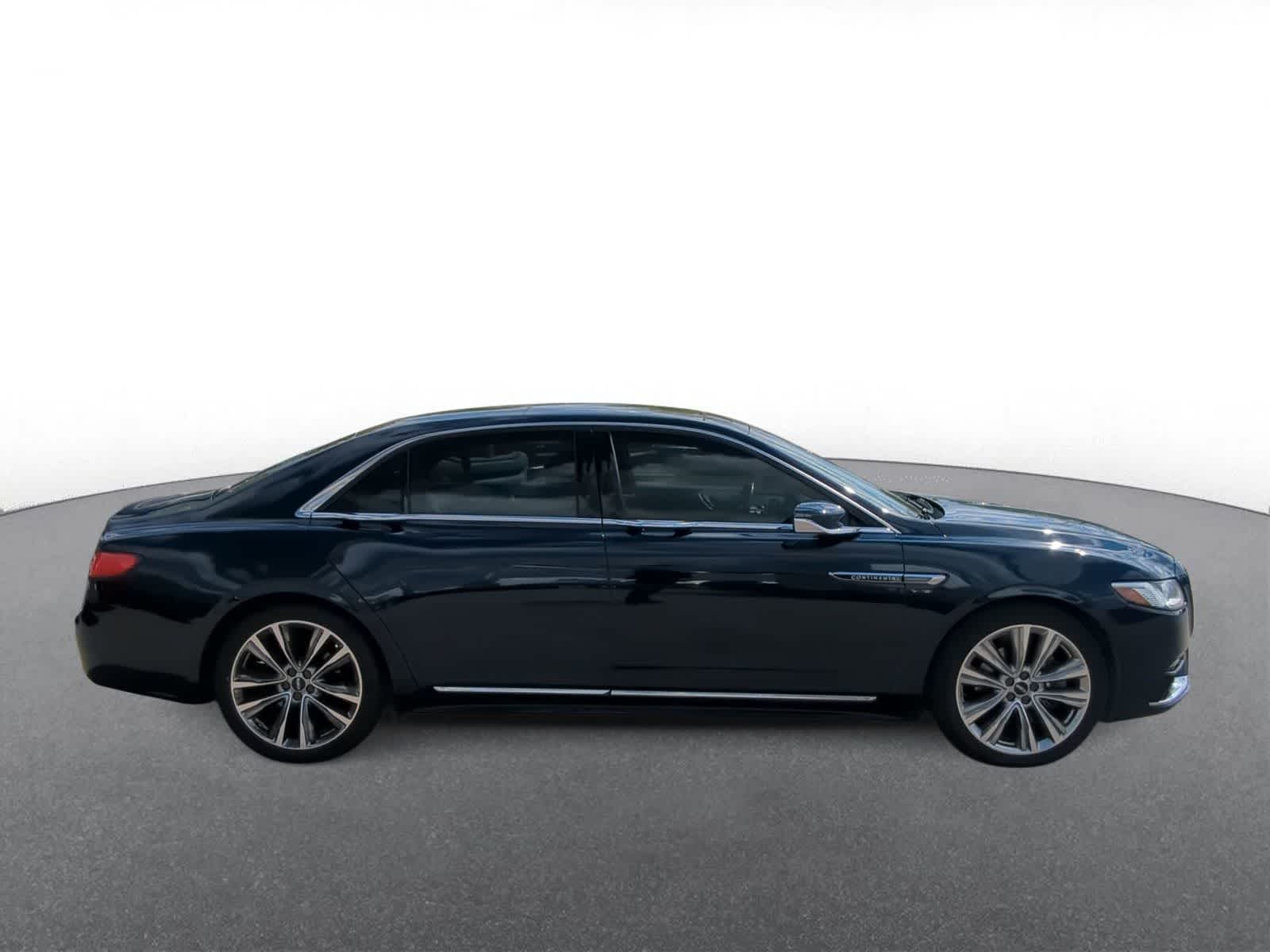 Thumbnail: 2017 Lincoln Continental - 9
