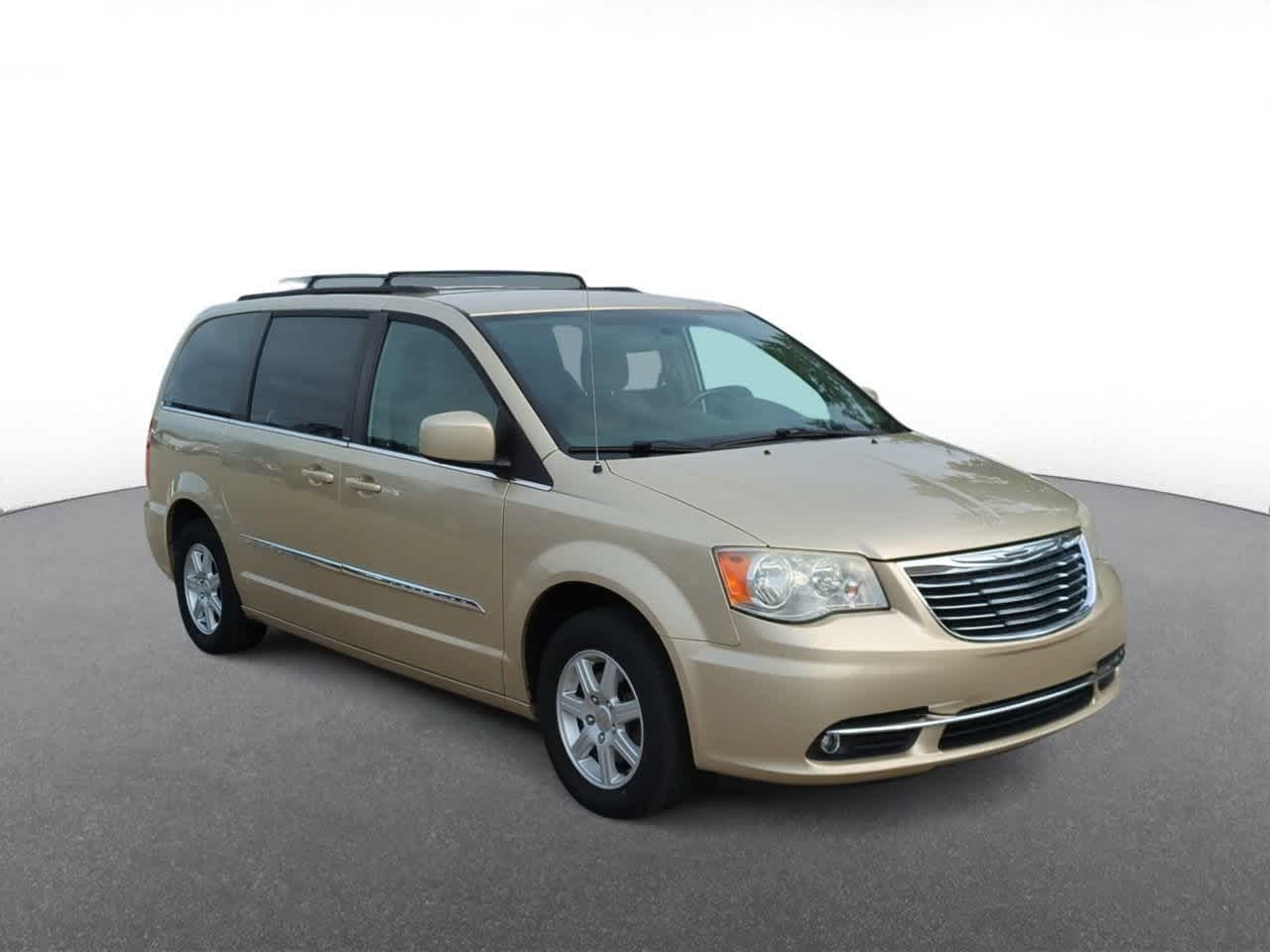 Thumbnail: 2011 Chrysler Town & Country - 2