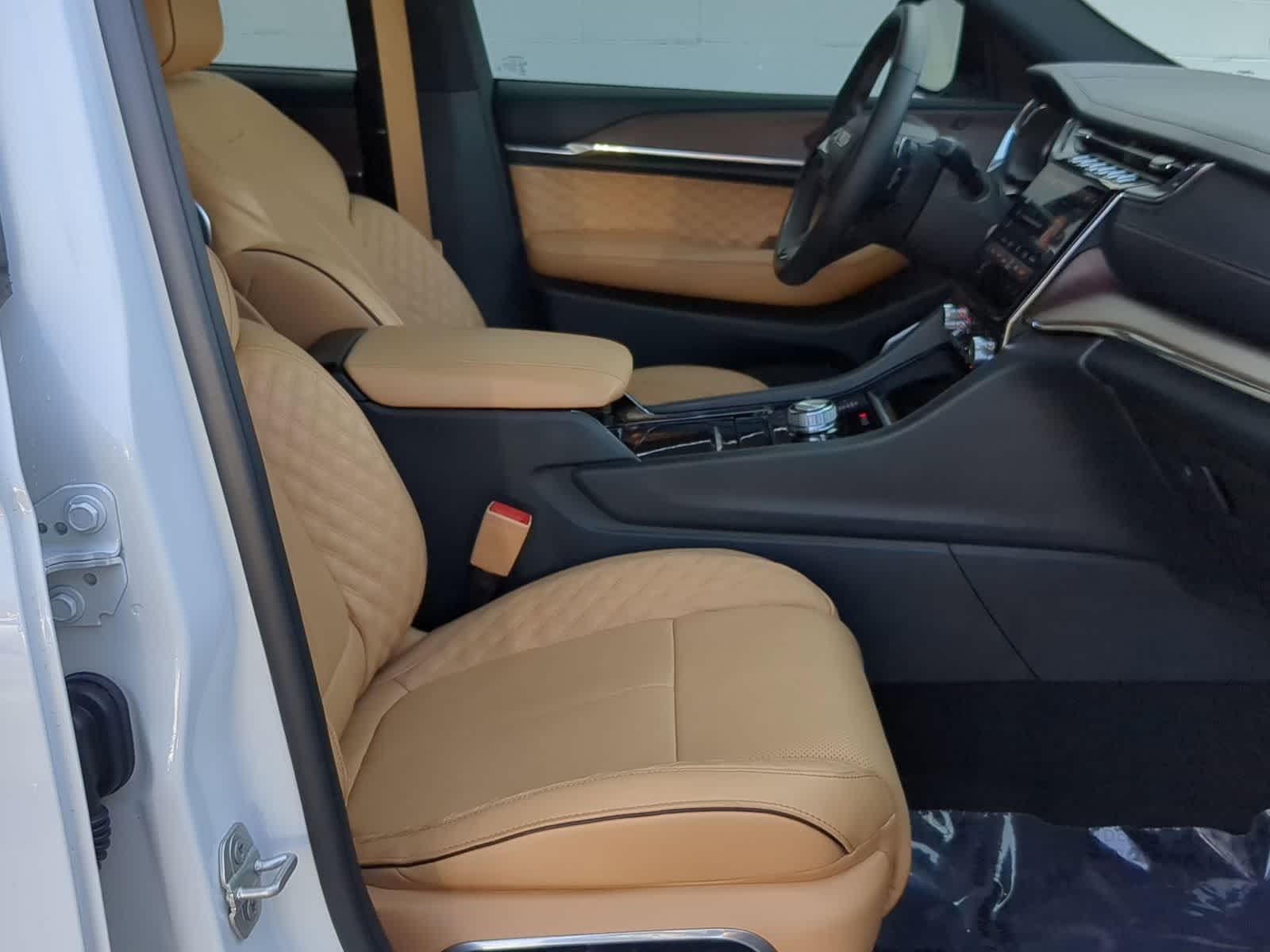 Thumbnail: 2024 Jeep Grand Cherokee L - 30