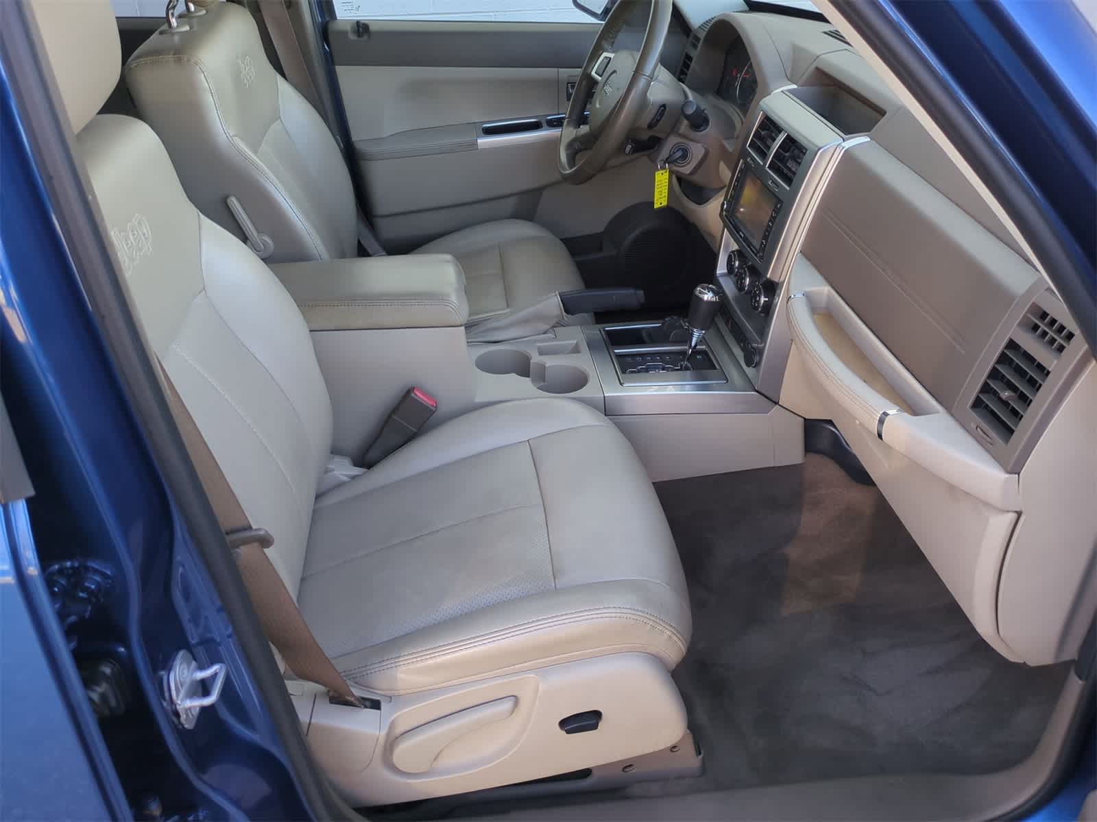 Thumbnail: 2010 Jeep Liberty - 22
