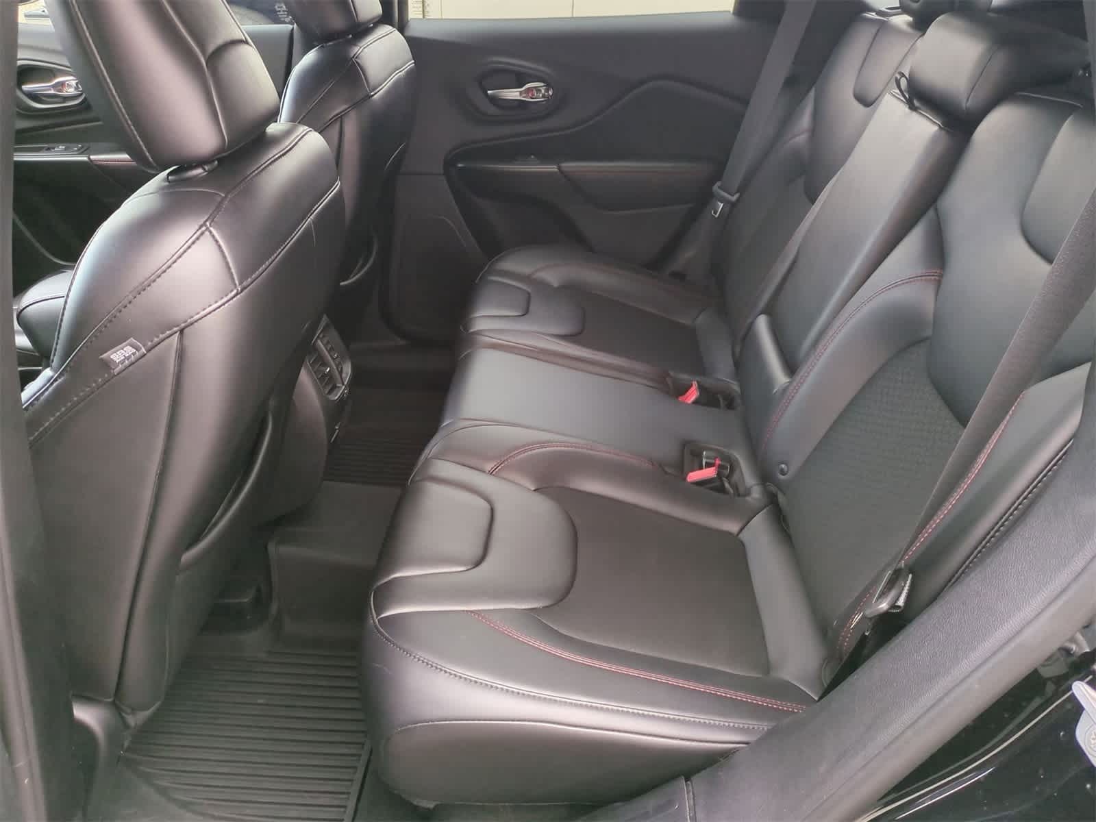 Thumbnail: 2019 Jeep Cherokee - 19