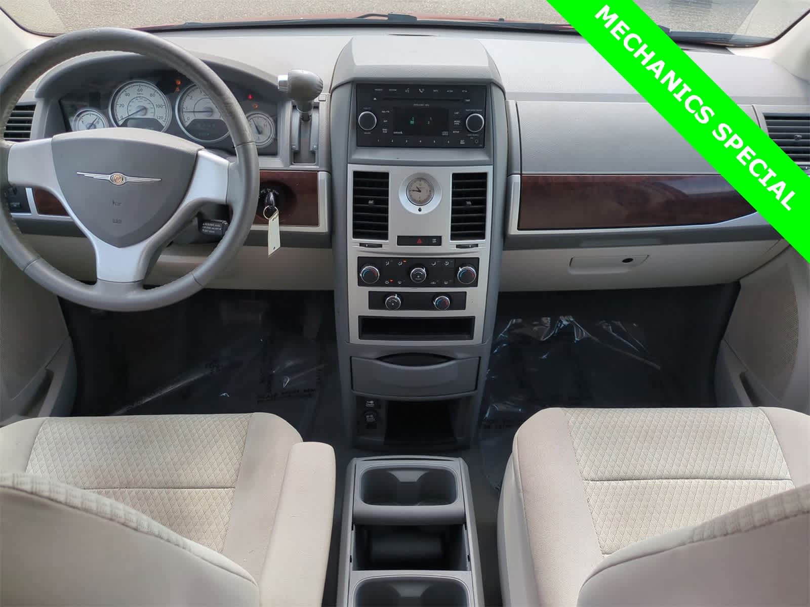 Thumbnail: 2009 Chrysler Town & Country - 14