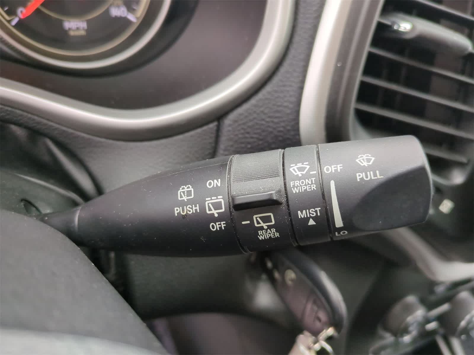 Thumbnail: 2015 Jeep Cherokee - 25