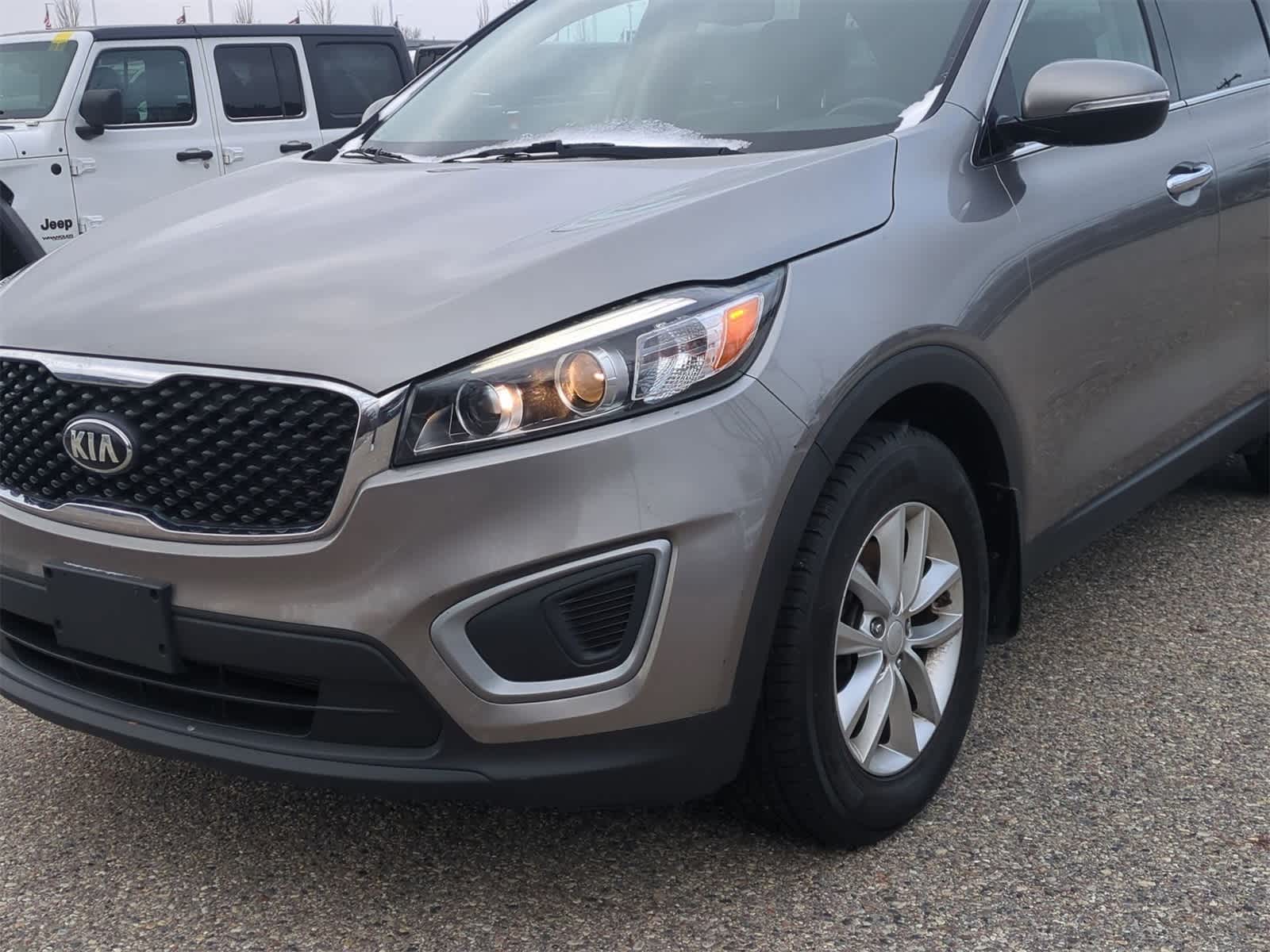 Thumbnail: 2016 Kia Sorento - 11