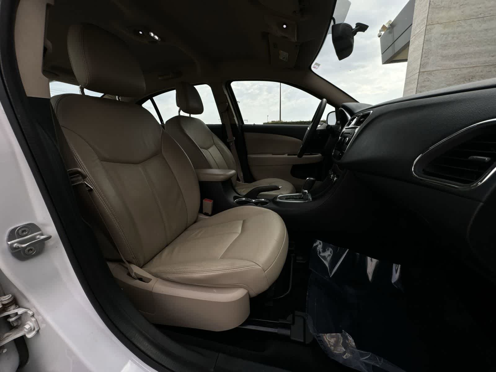 Thumbnail: 2013 Chrysler 200 - 22