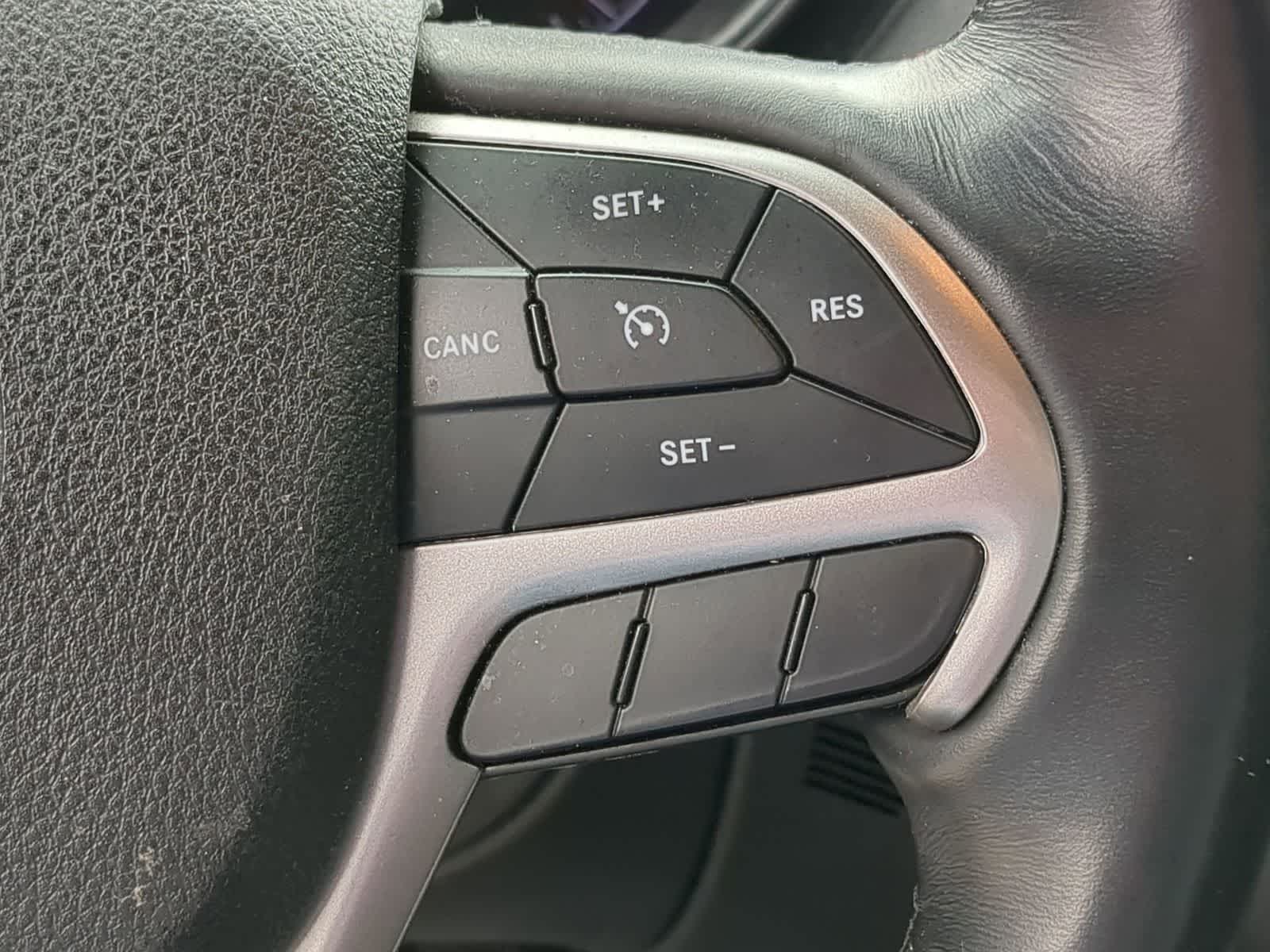 Thumbnail: 2018 Jeep Grand Cherokee - 24