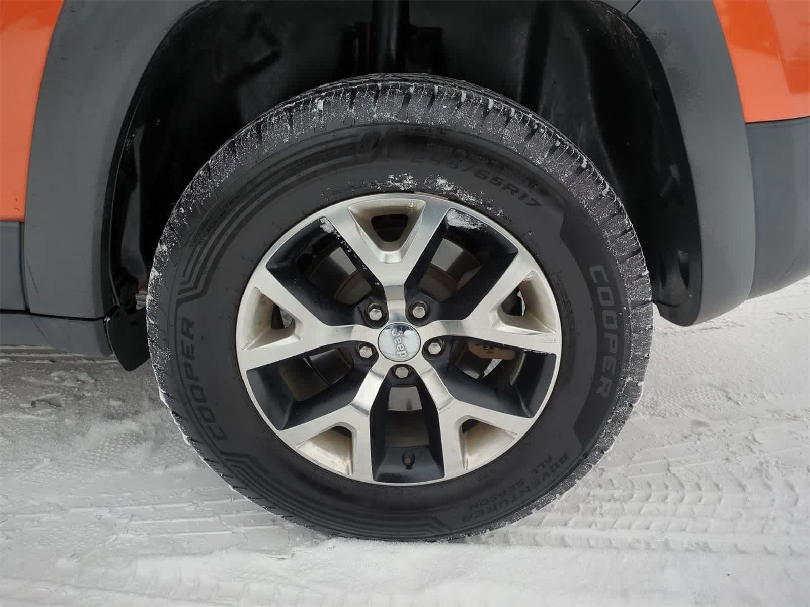 Thumbnail: 2015 Jeep Cherokee - 14