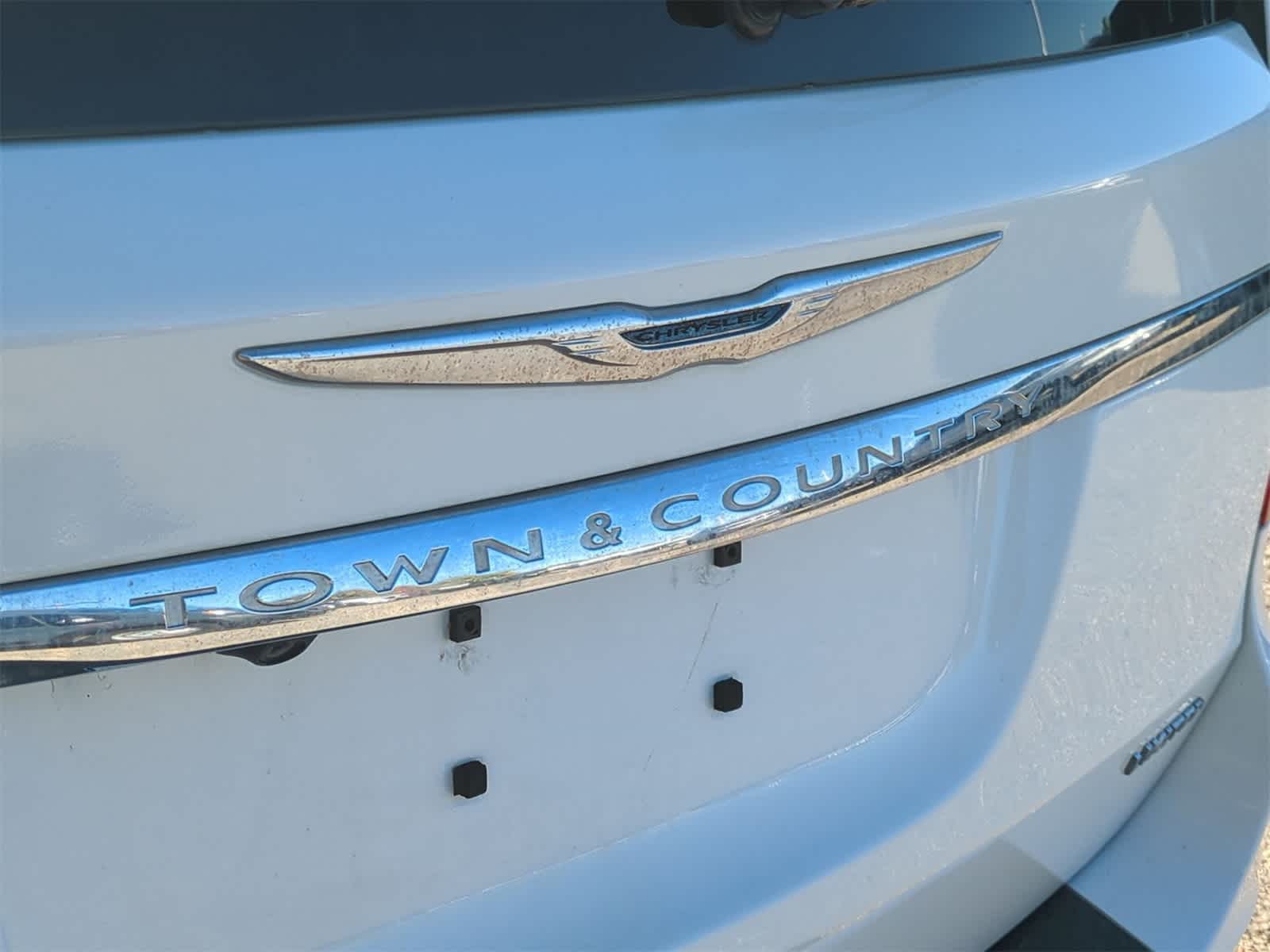 Thumbnail: 2011 Chrysler Town & Country - 12