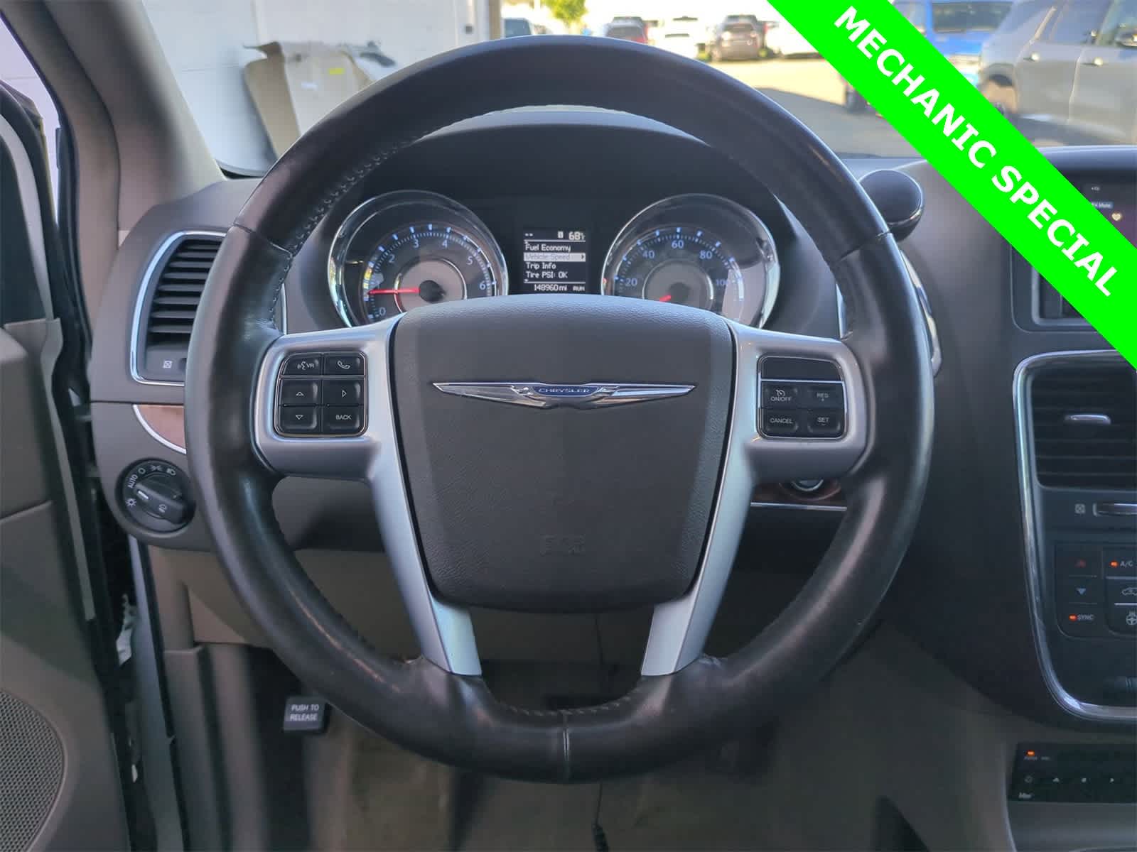 Thumbnail: 2011 Chrysler Town & Country - 22