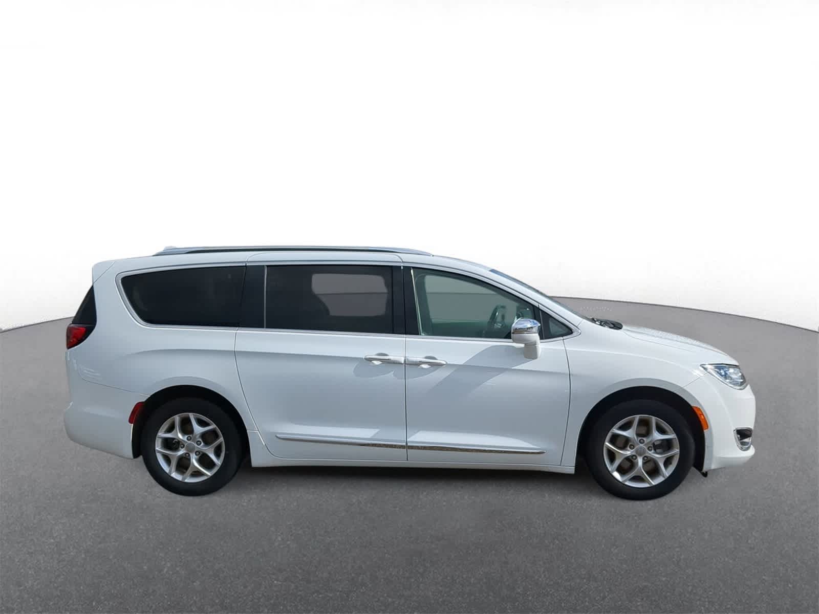 Thumbnail: 2020 Chrysler Pacifica - 9