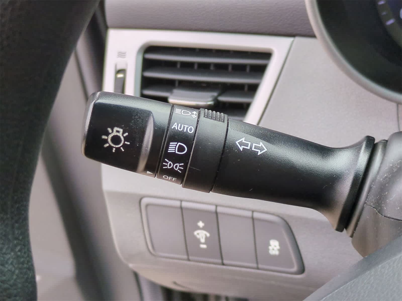 Thumbnail: 2011 Hyundai Elantra - 24