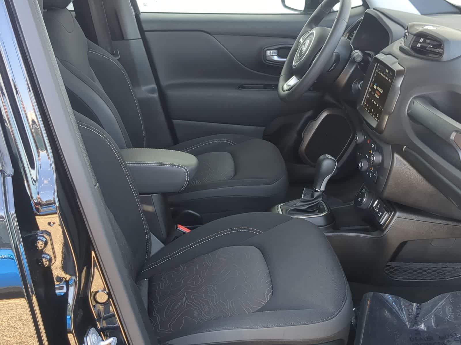 Thumbnail: 2023 Jeep Renegade - 21