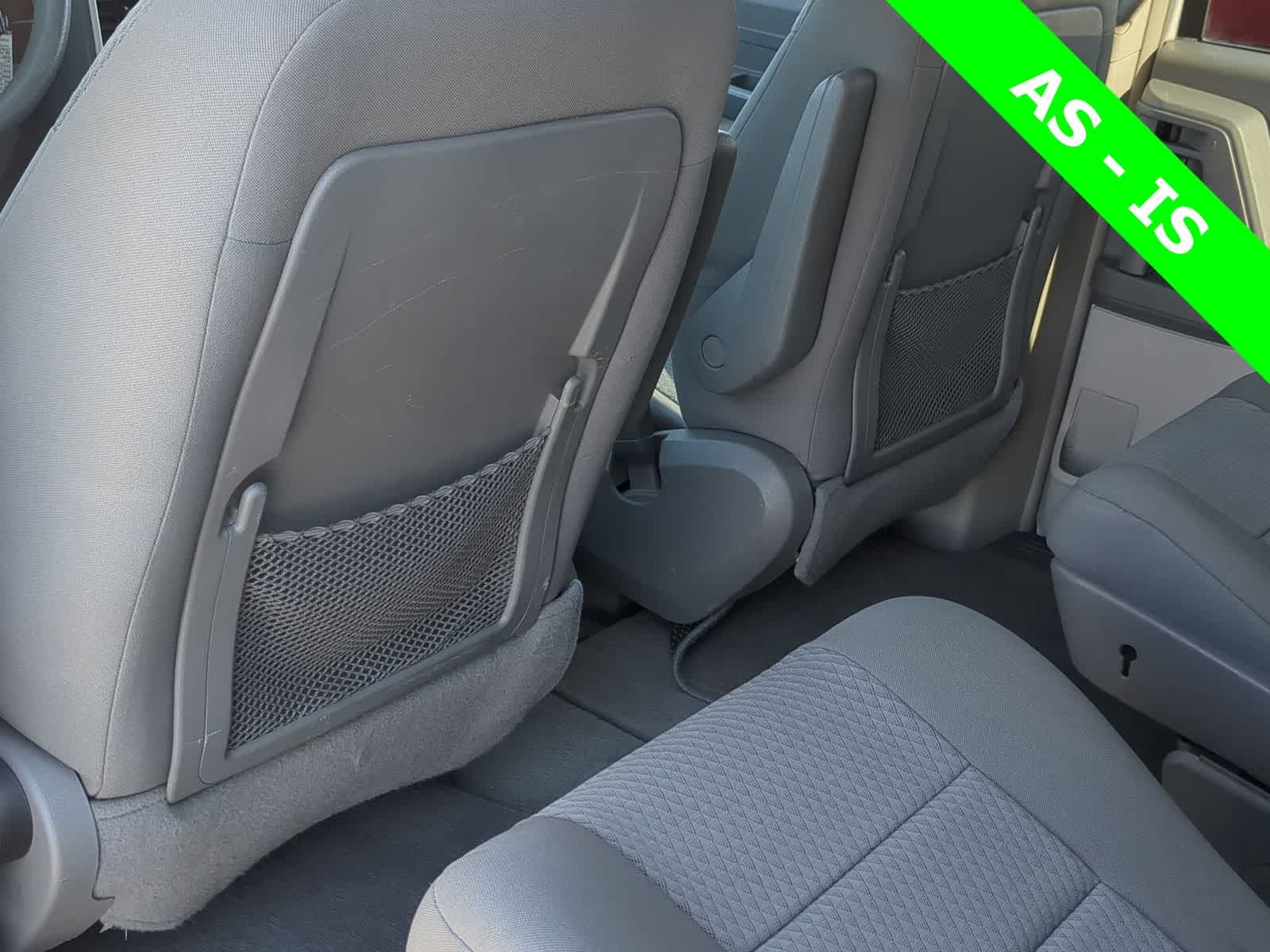 Thumbnail: 2010 Chrysler Town & Country - 18