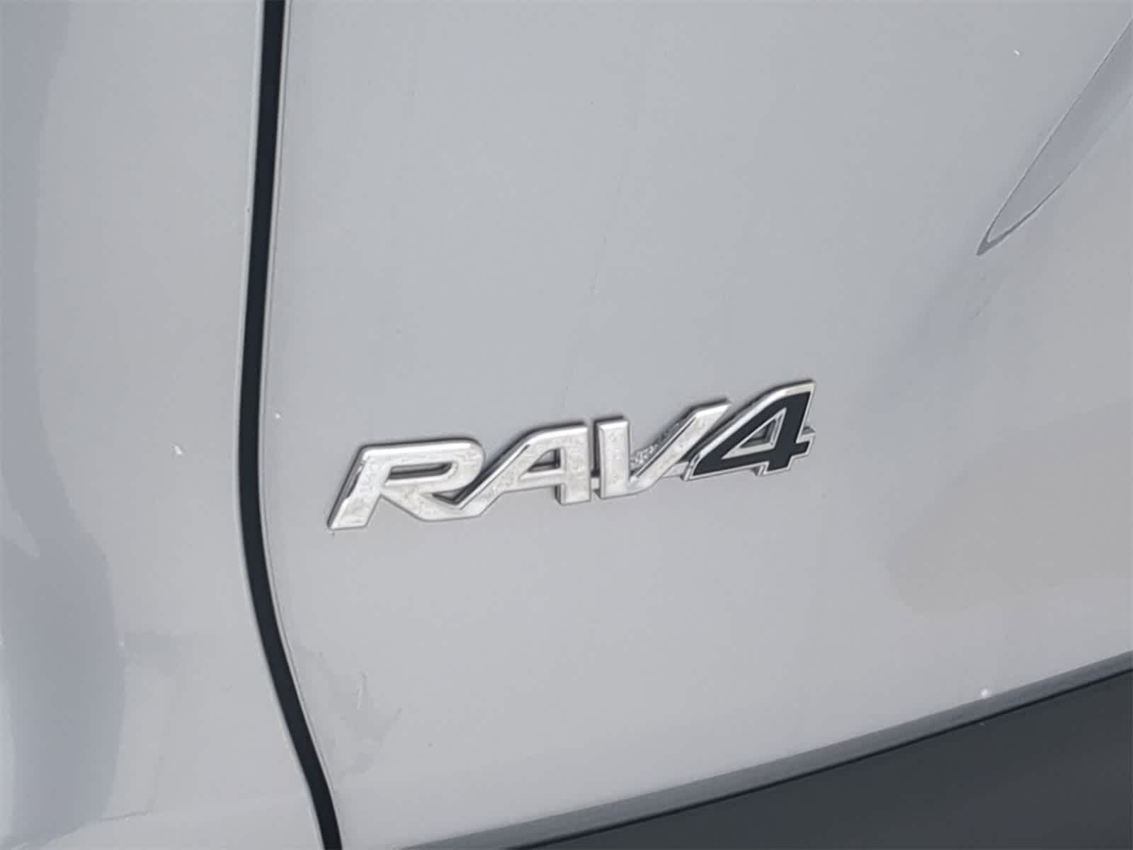 Thumbnail: 2022 Toyota RAV4 - 20
