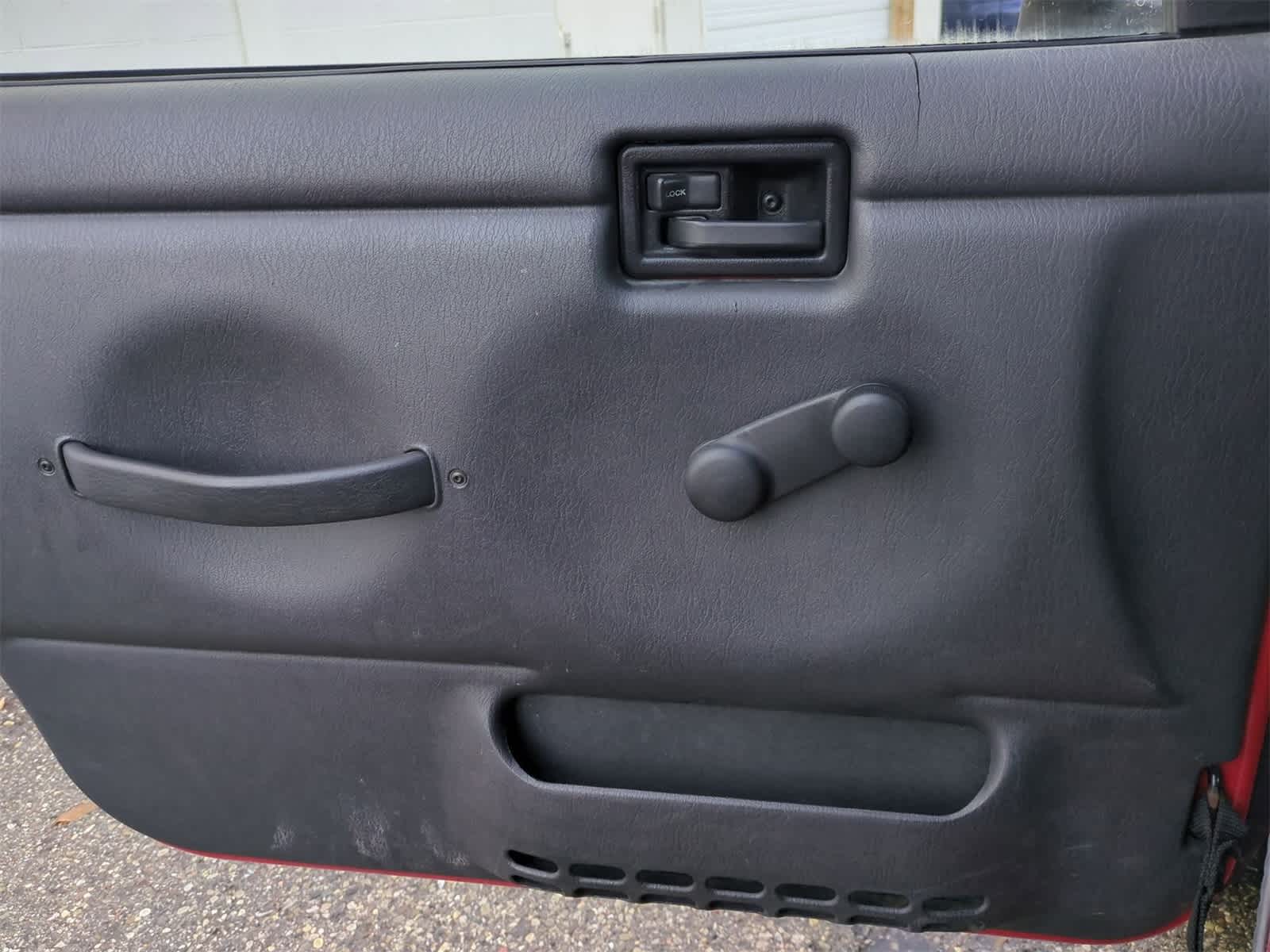 Thumbnail: 2004 Jeep Wrangler - 26