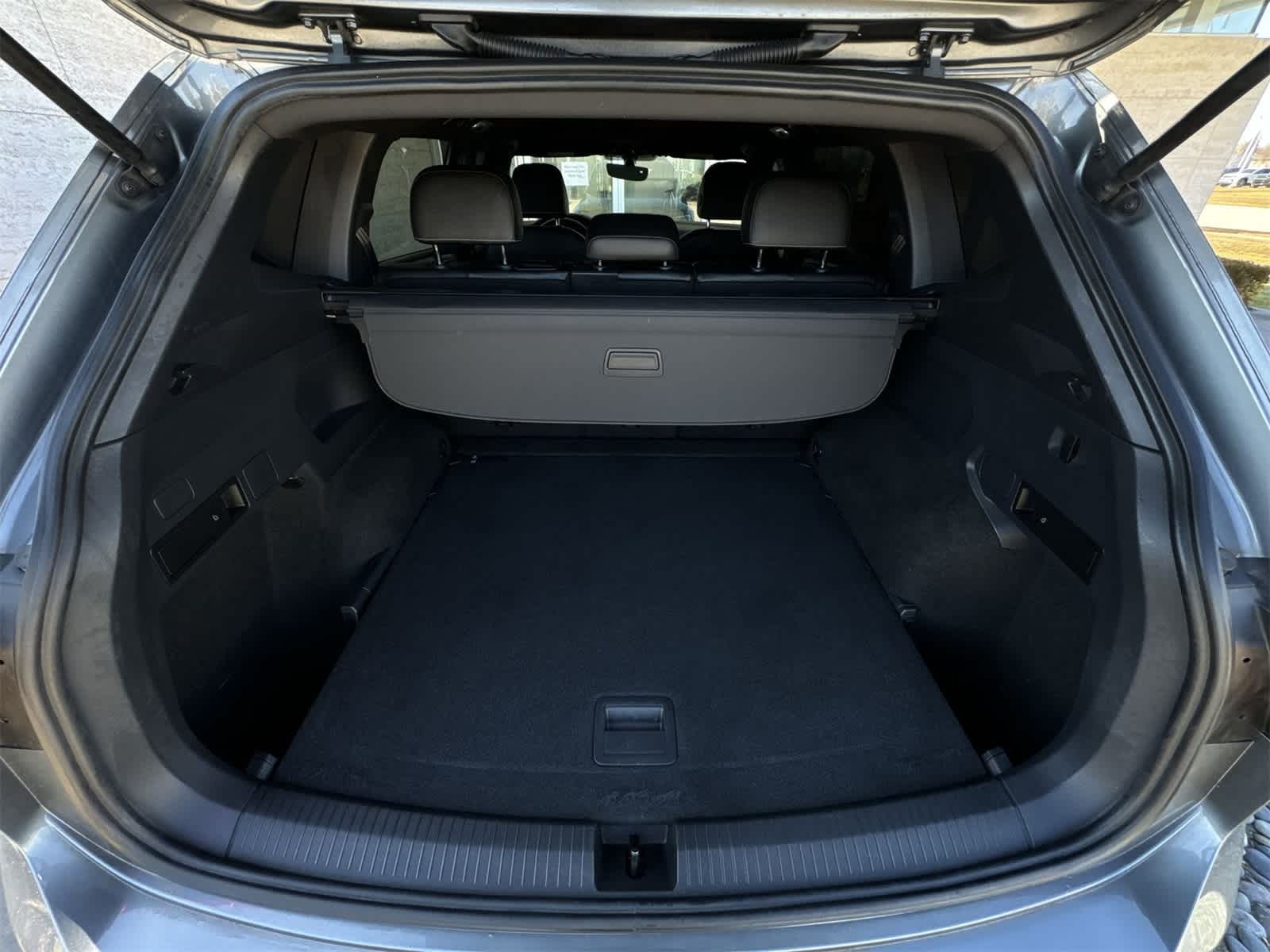 Thumbnail: 2021 Volkswagen Tiguan - 34