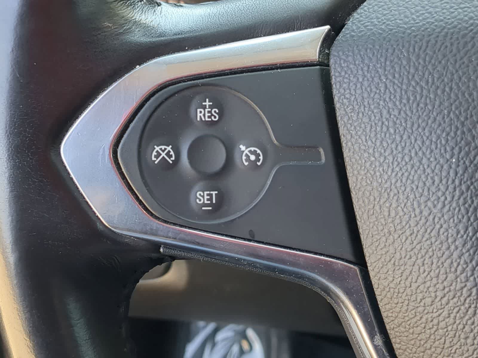 Thumbnail: 2018 Chevrolet Traverse - 23