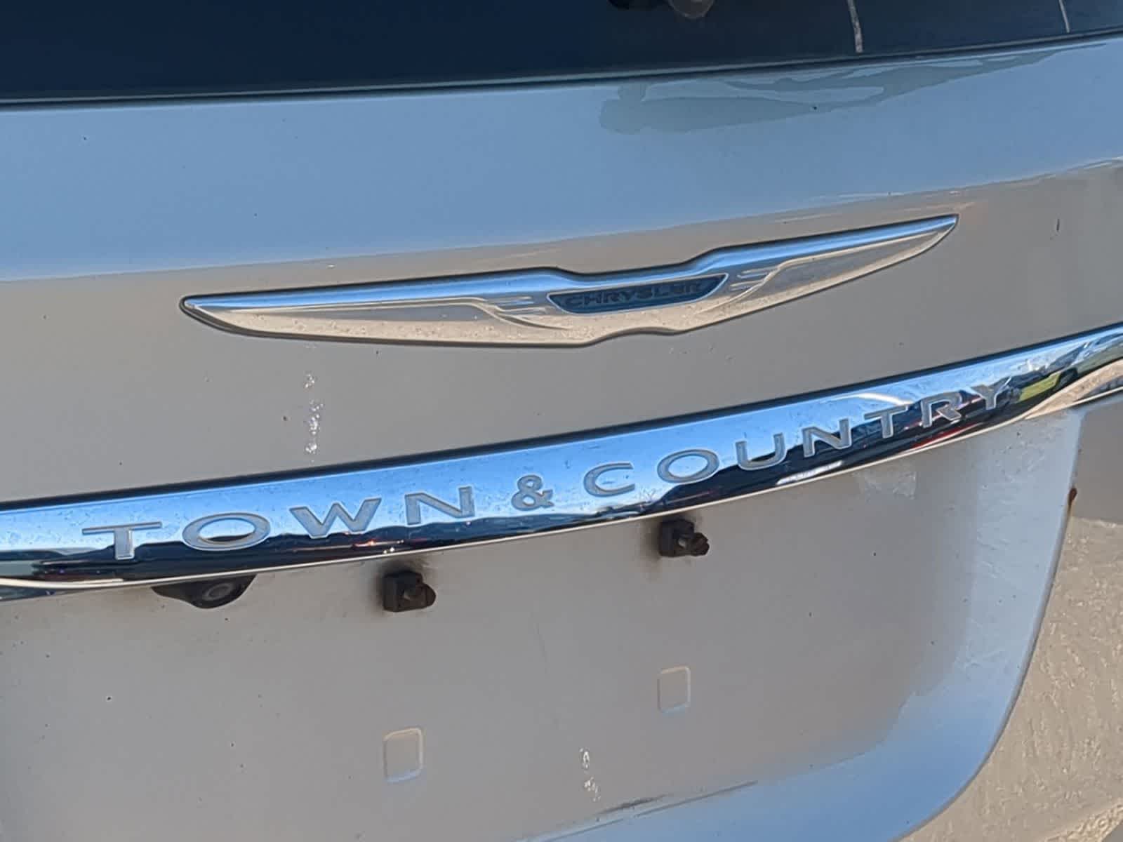 Thumbnail: 2013 Chrysler Town & Country - 13