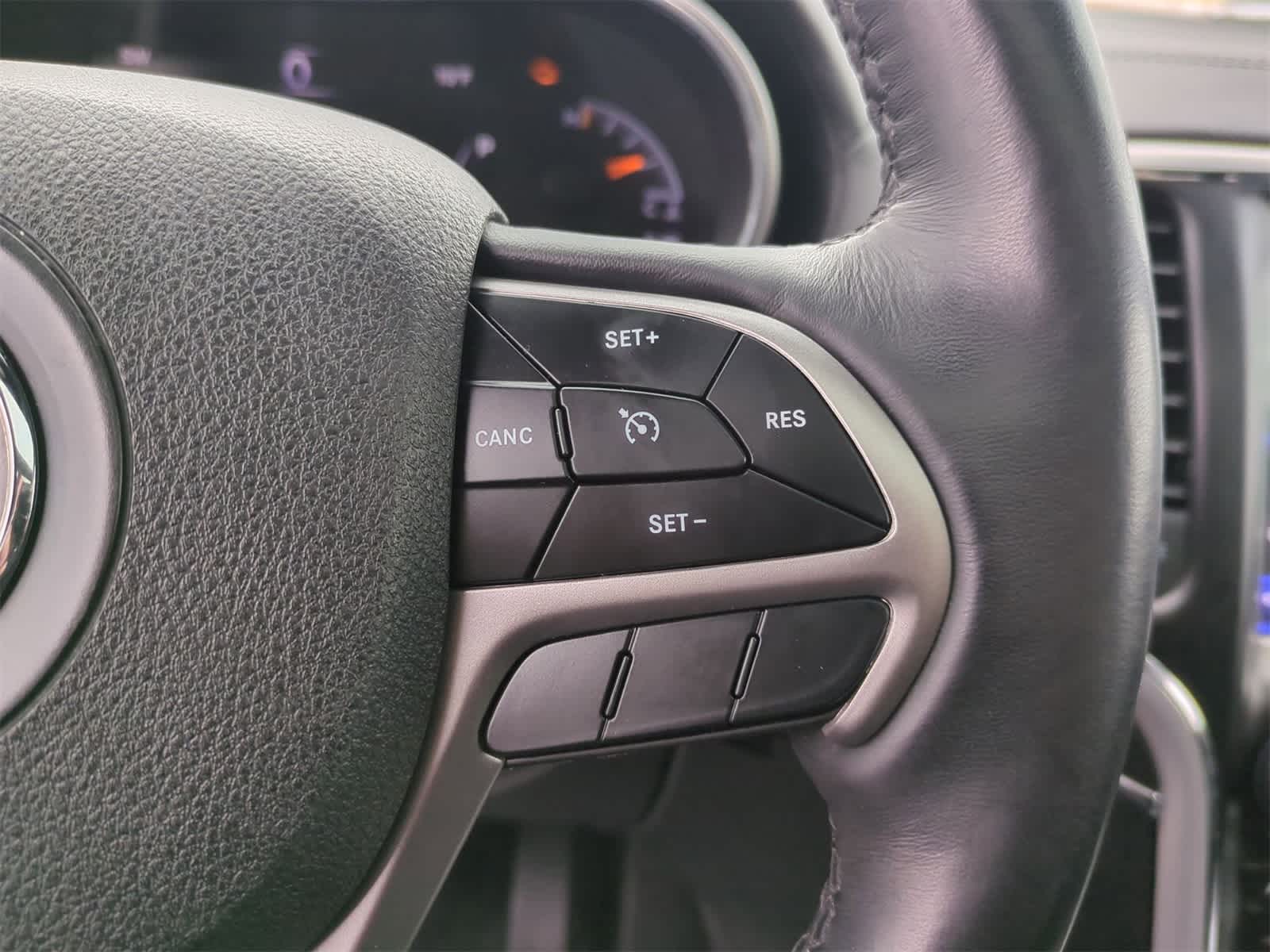 Thumbnail: 2018 Jeep Grand Cherokee - 25