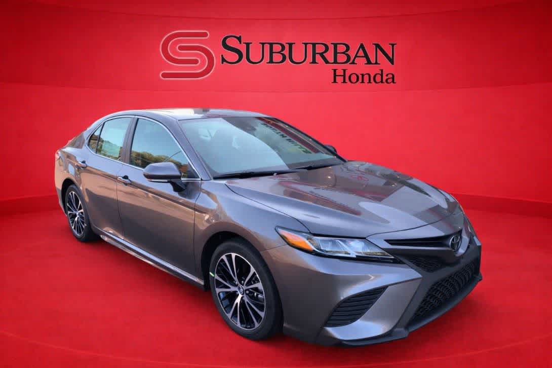 2020 Toyota Camry SE -
                  Farmington Hills, MI