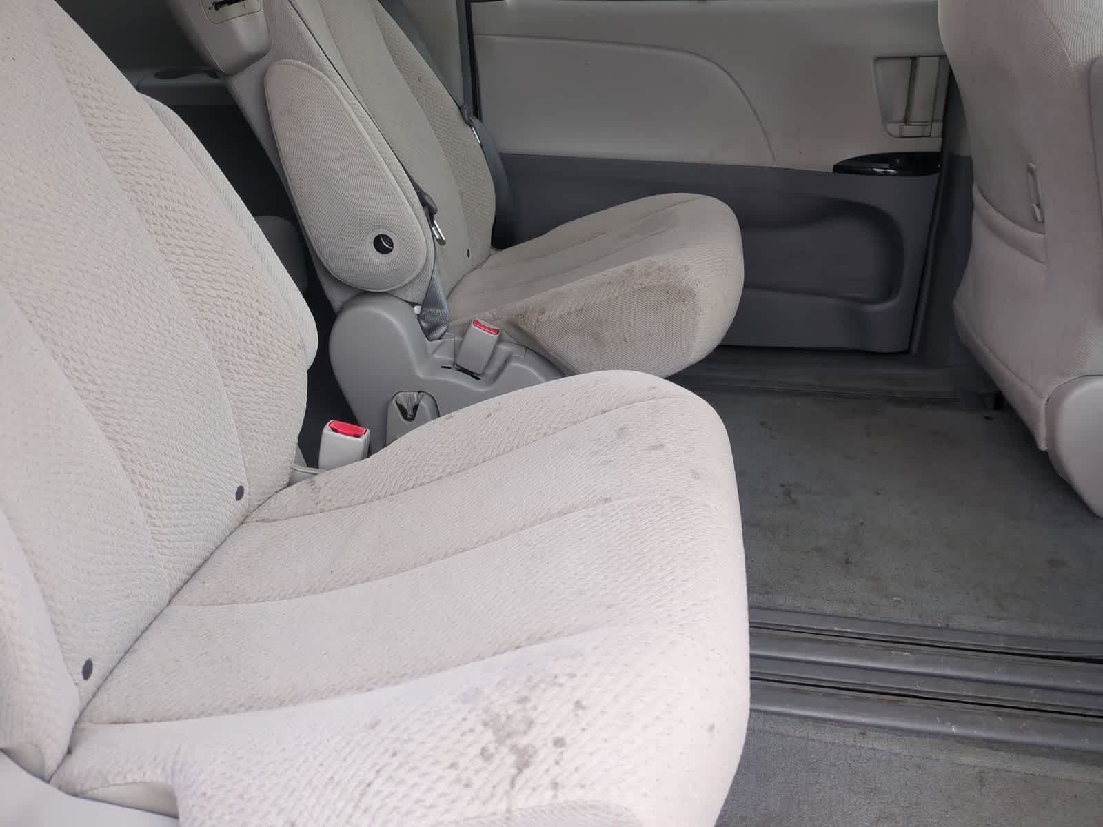 Thumbnail: 2012 Toyota Sienna - 20
