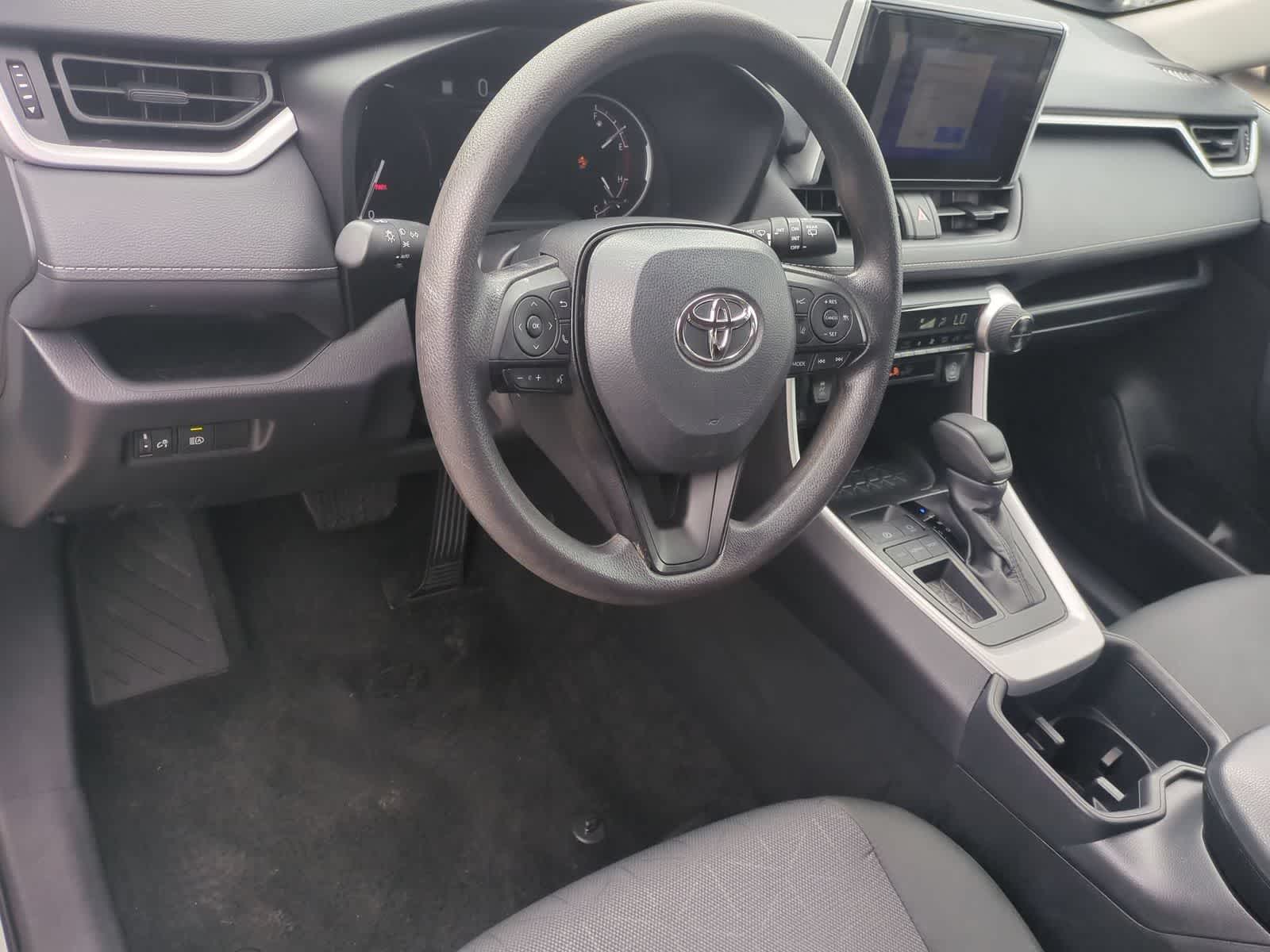 2025 Toyota RAV4 XLE - Photo 10