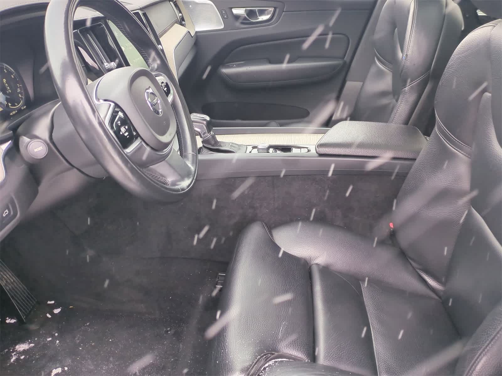 Thumbnail: 2018 Volvo XC60 - 17