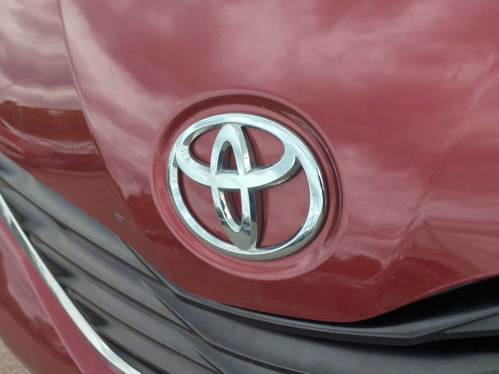 Thumbnail: 2012 Toyota Sienna - 12