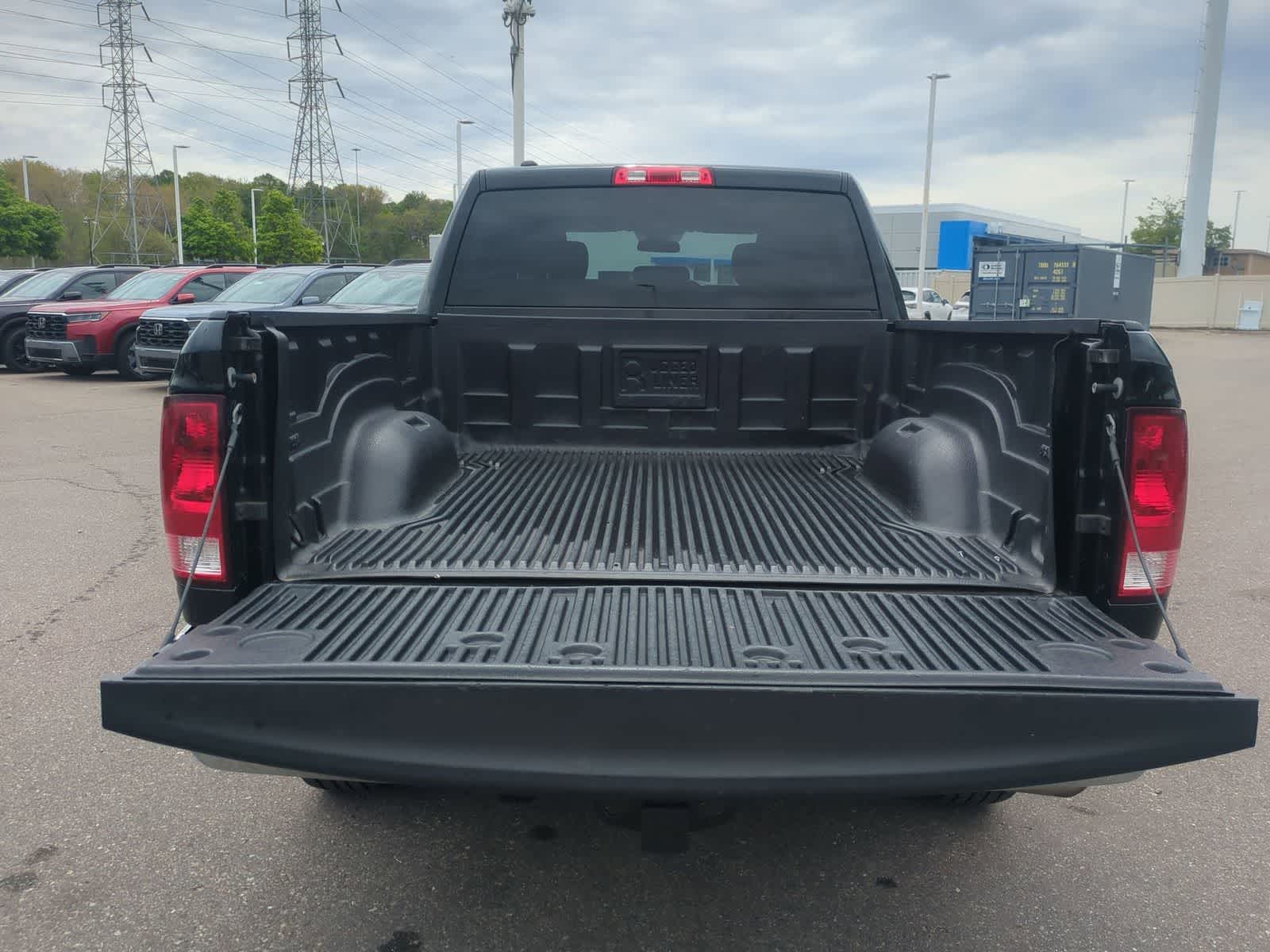 Thumbnail: 2021 RAM 1500 Classic - 32