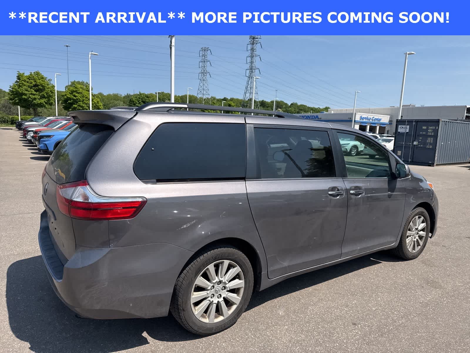 Thumbnail: 2015 Toyota Sienna - 10