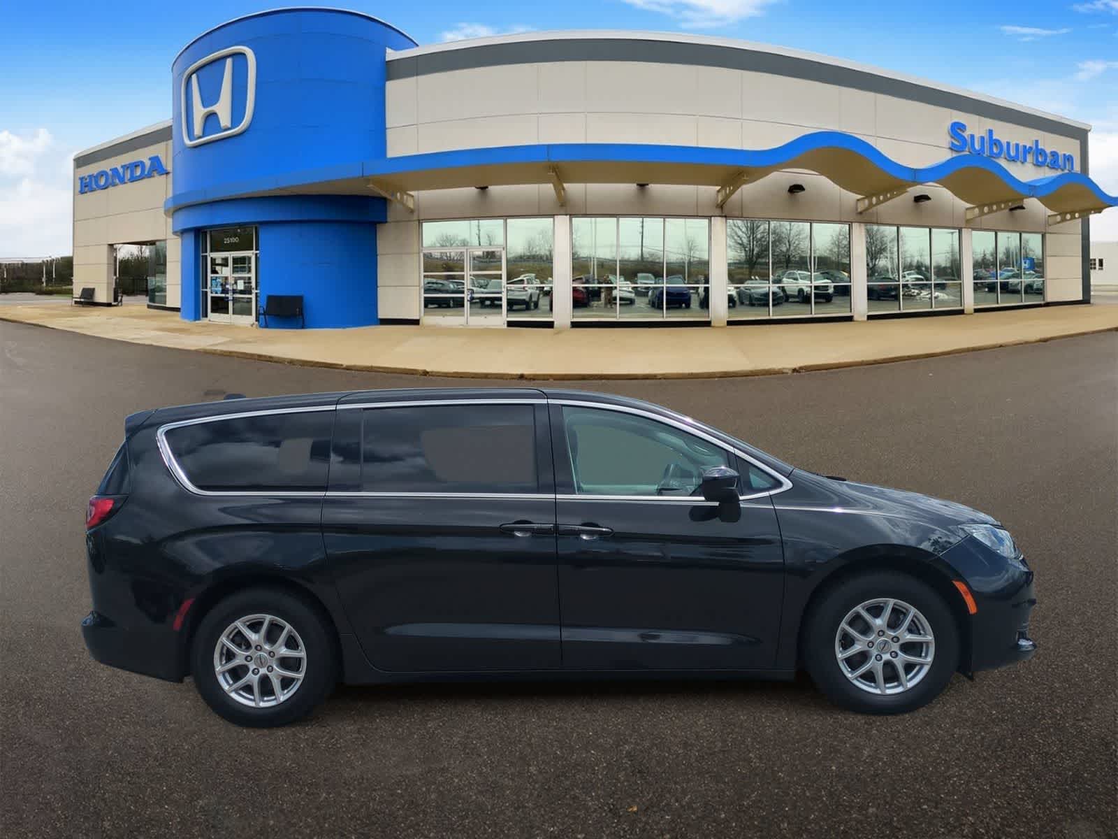 2022 Chrysler Voyager LX - Photo 9