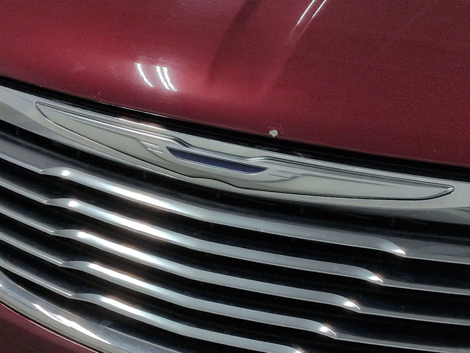 Thumbnail: 2015 Chrysler Town & Country - 12