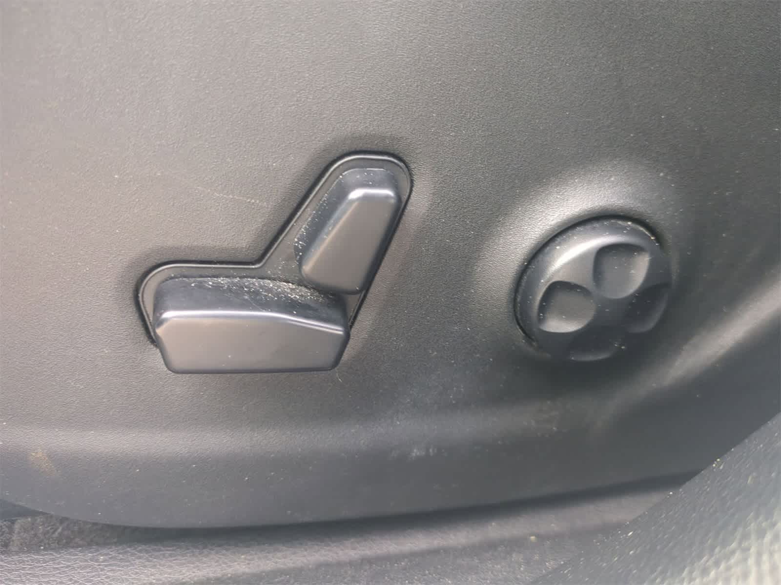 Thumbnail: 2020 Jeep Cherokee - 18