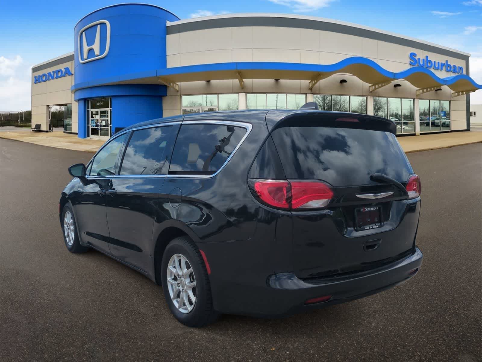 2022 Chrysler Voyager LX - Photo 6