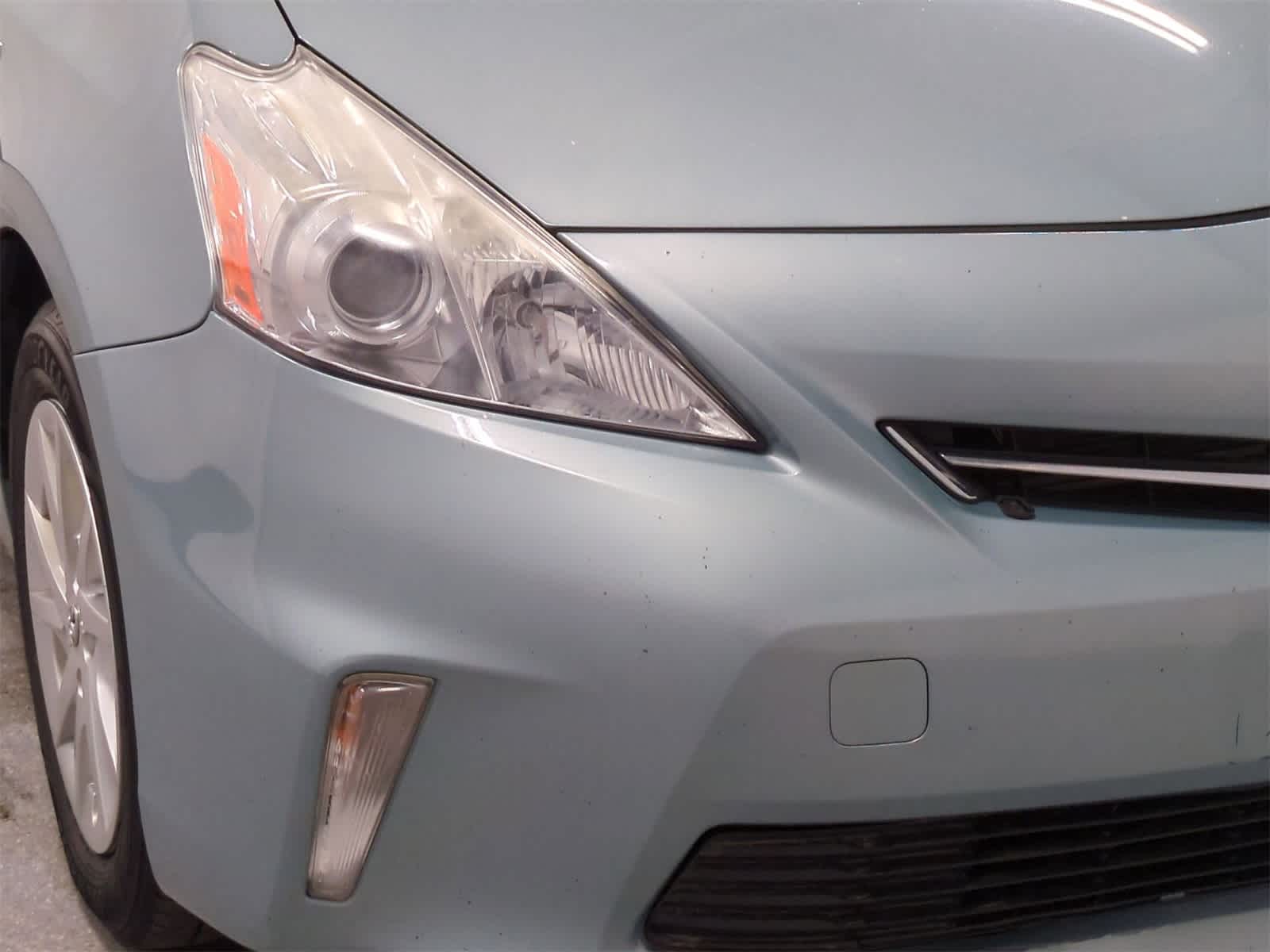 Thumbnail: 2014 Toyota Prius v - 18