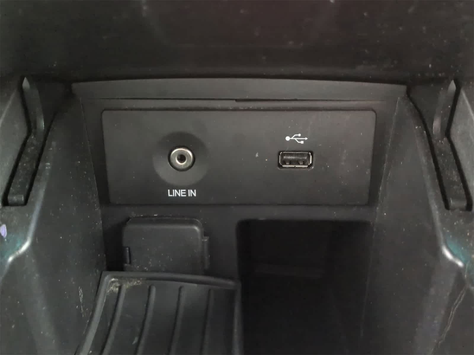 Thumbnail: 2012 Ford Explorer - 29