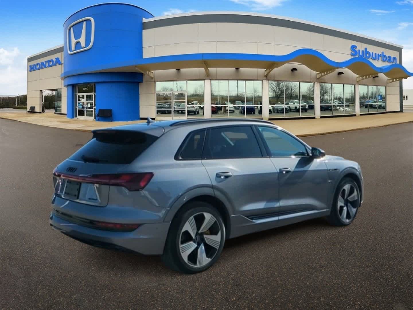 Thumbnail: 2022 Audi e-tron - 8