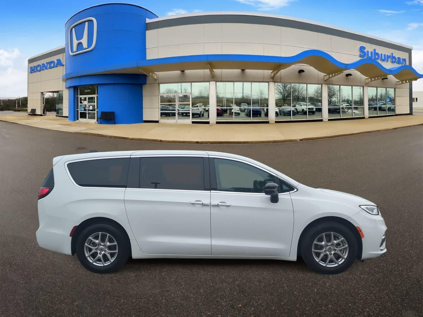 Thumbnail: 2025 Chrysler Pacifica - 9