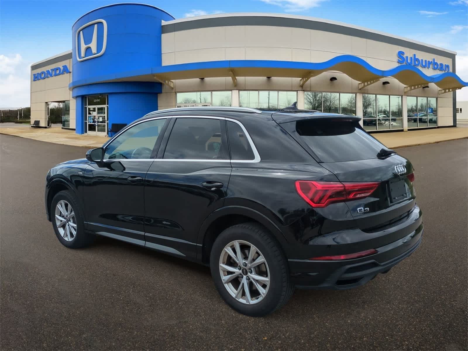 Thumbnail: 2023 Audi Q3 - 6