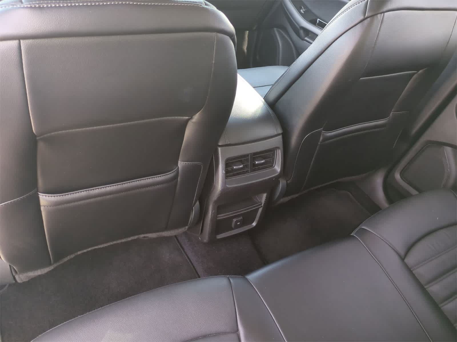 Thumbnail: 2015 Ford Edge - 18