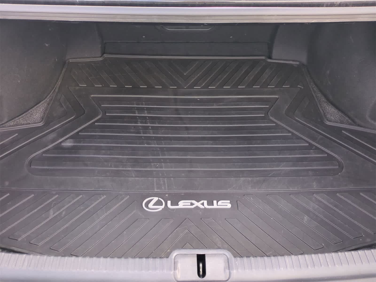 Thumbnail: 2020 Lexus ES - 35