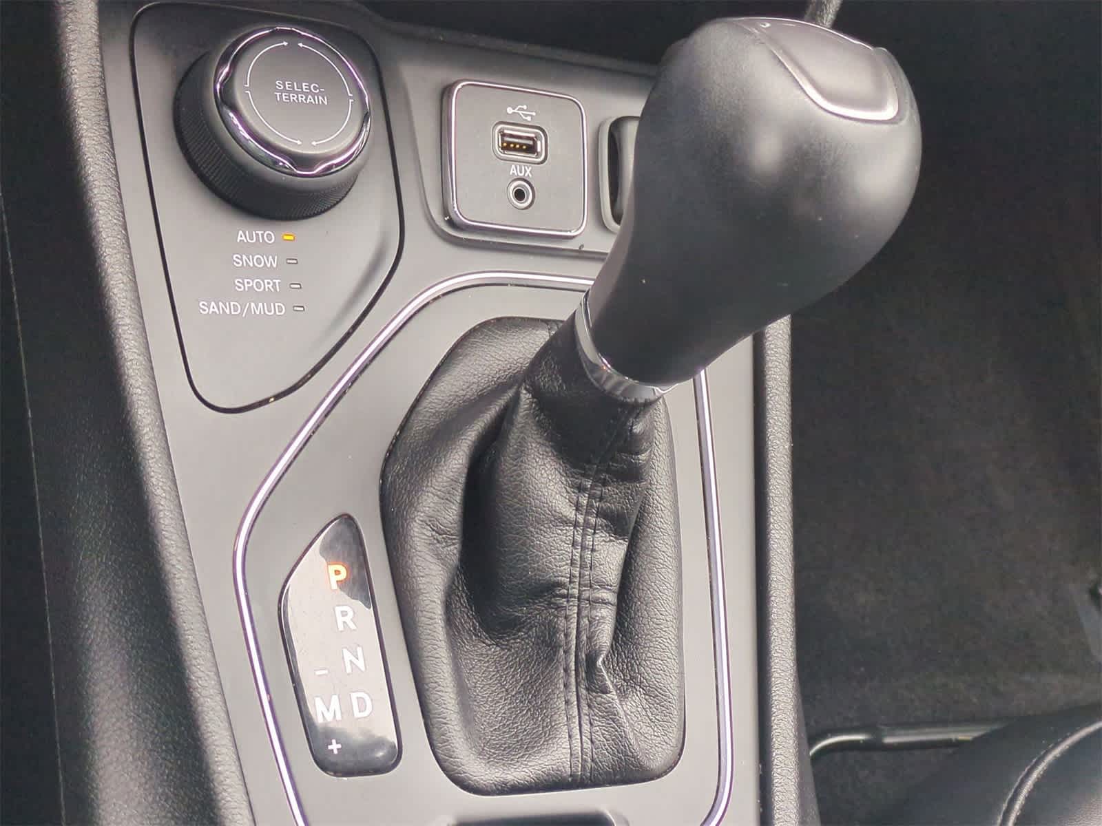 Thumbnail: 2019 Jeep Cherokee - 30