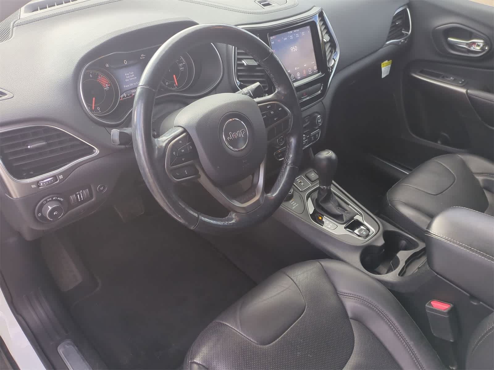 Thumbnail: 2020 Jeep Cherokee - 10