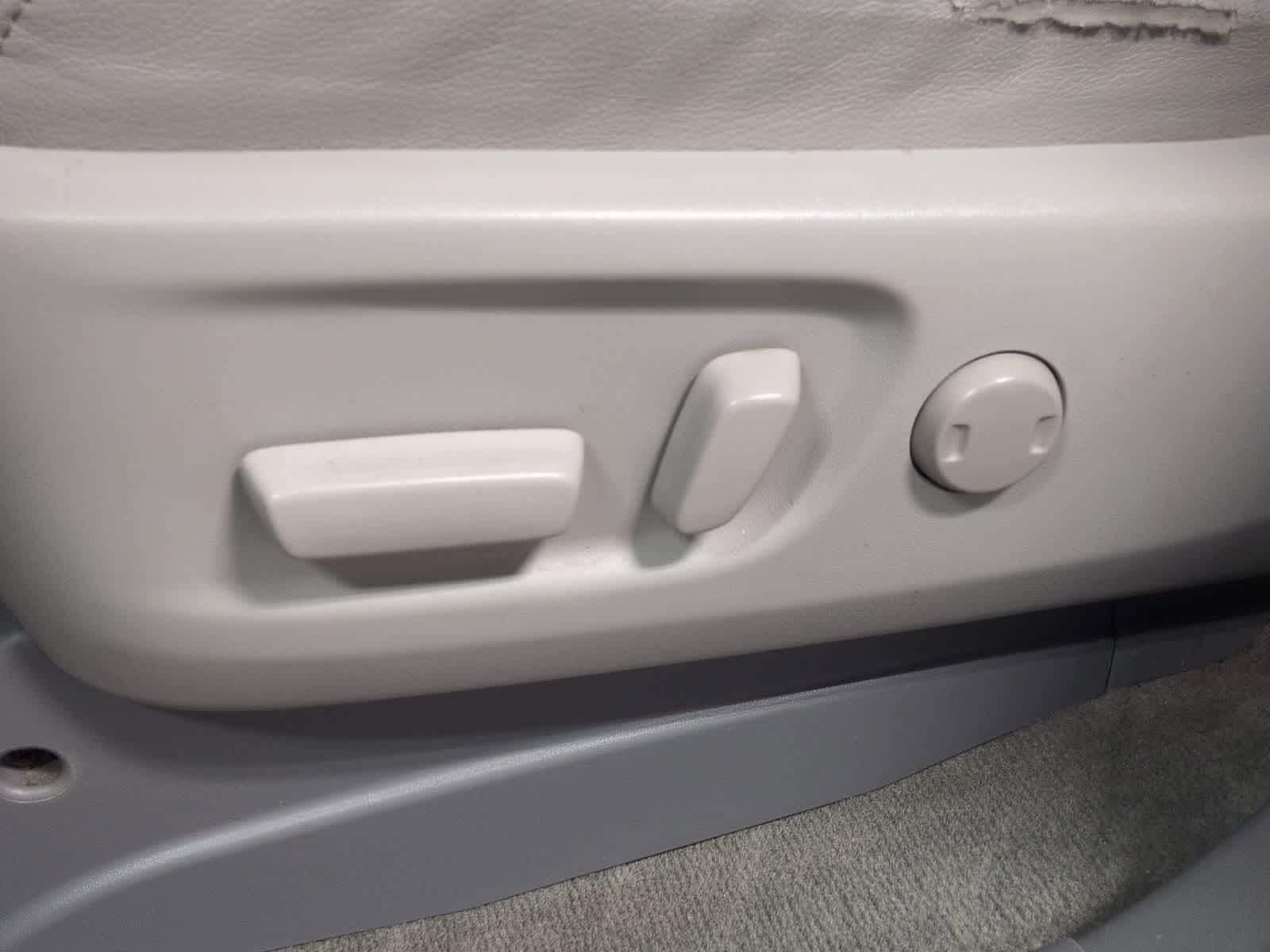 Thumbnail: 2013 Toyota Sienna - 18