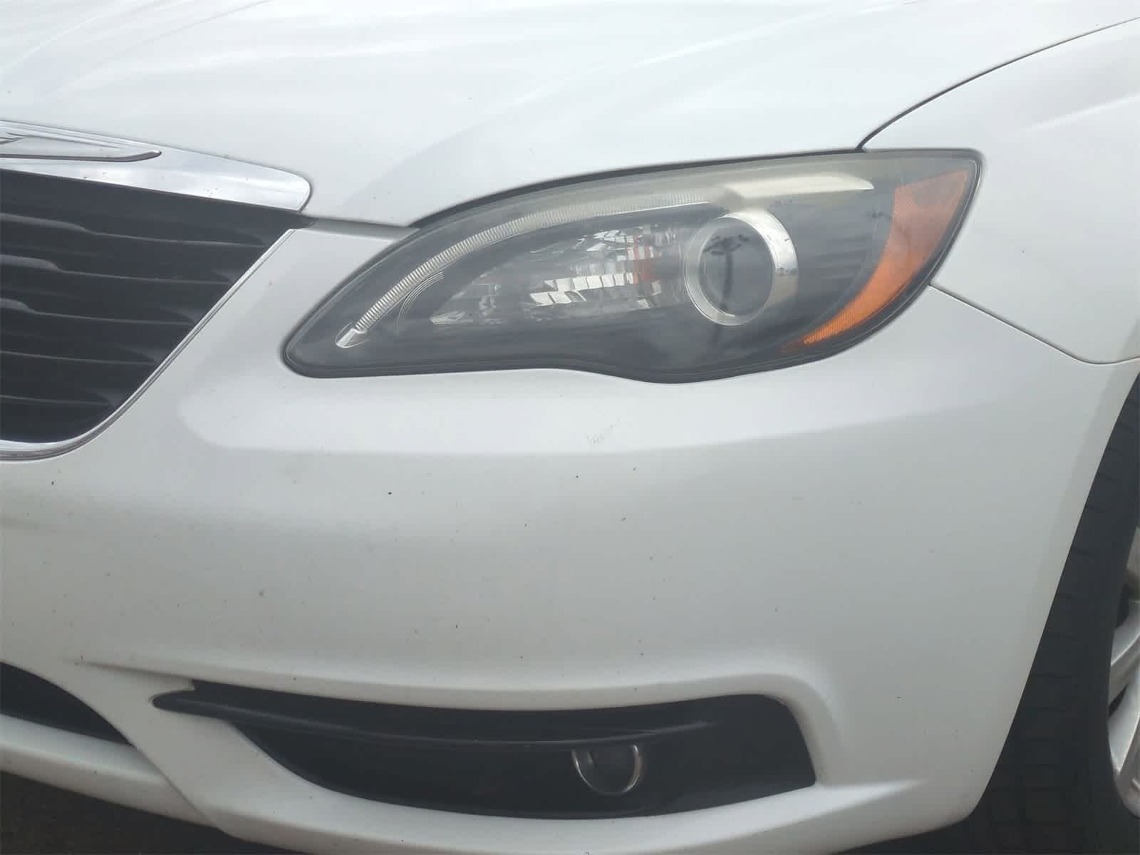 2013 Chrysler 200 Touring 11