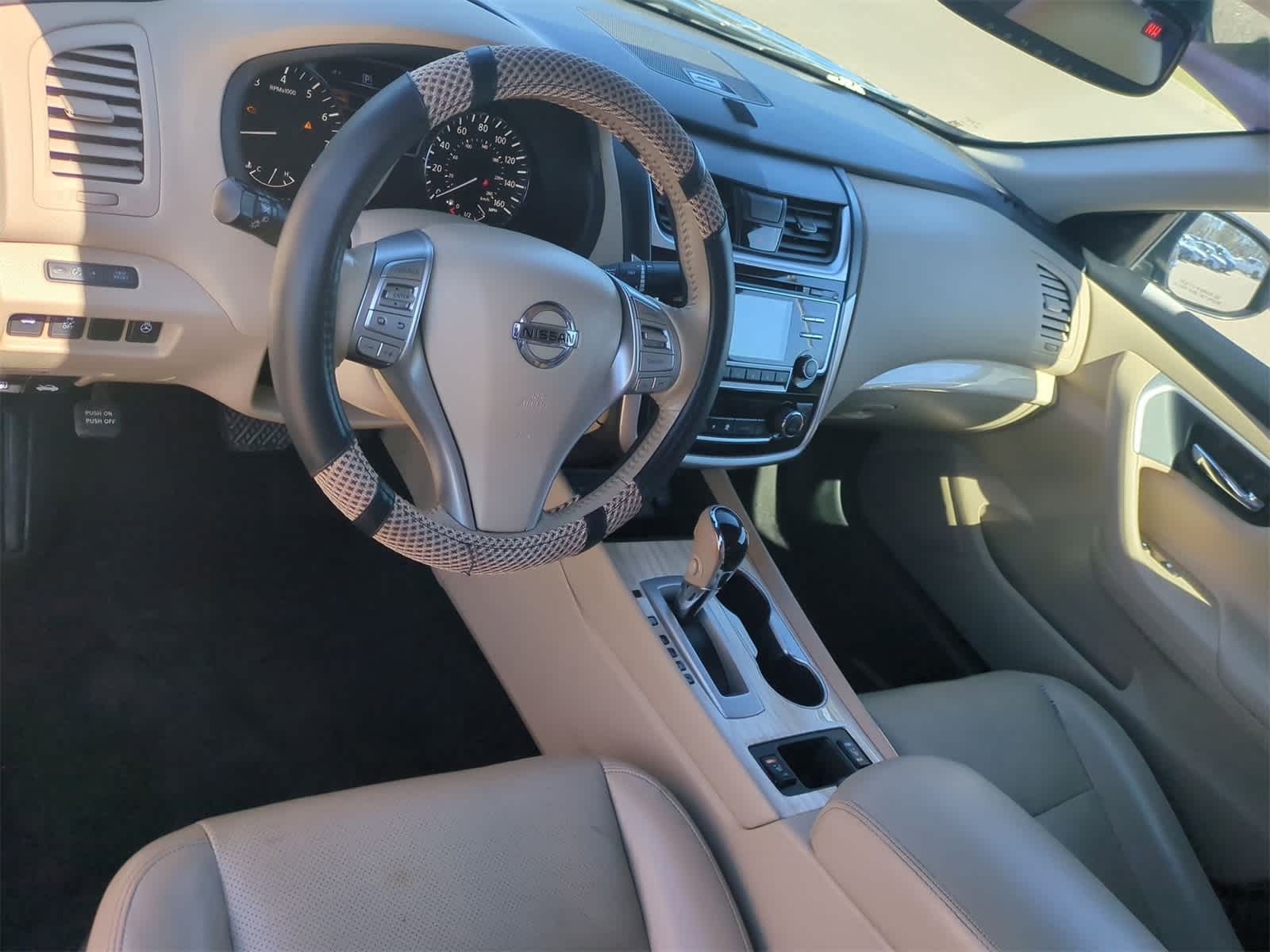 Thumbnail: 2018 Nissan Altima - 10