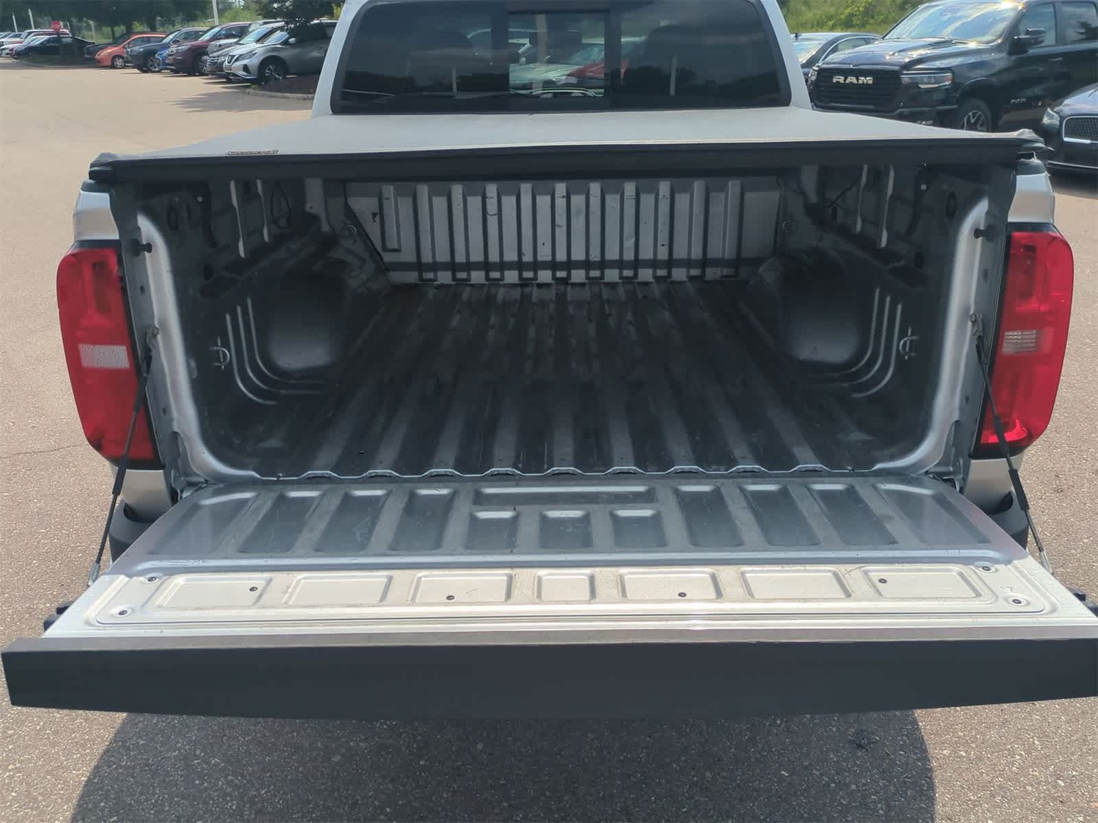 Thumbnail: 2017 Chevrolet Colorado - 32
